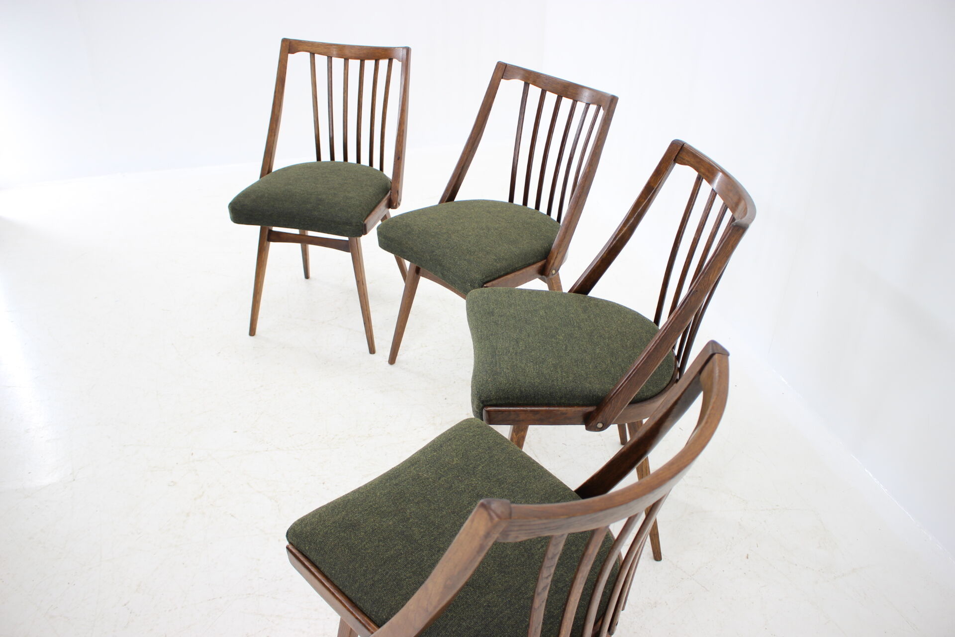 Lot de 4 chaises conçues par Antonín Šuman