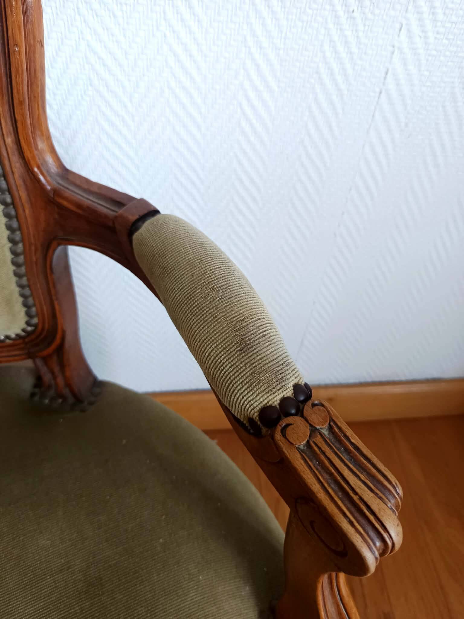 Fauteuil cabriolet vert Louis XV
