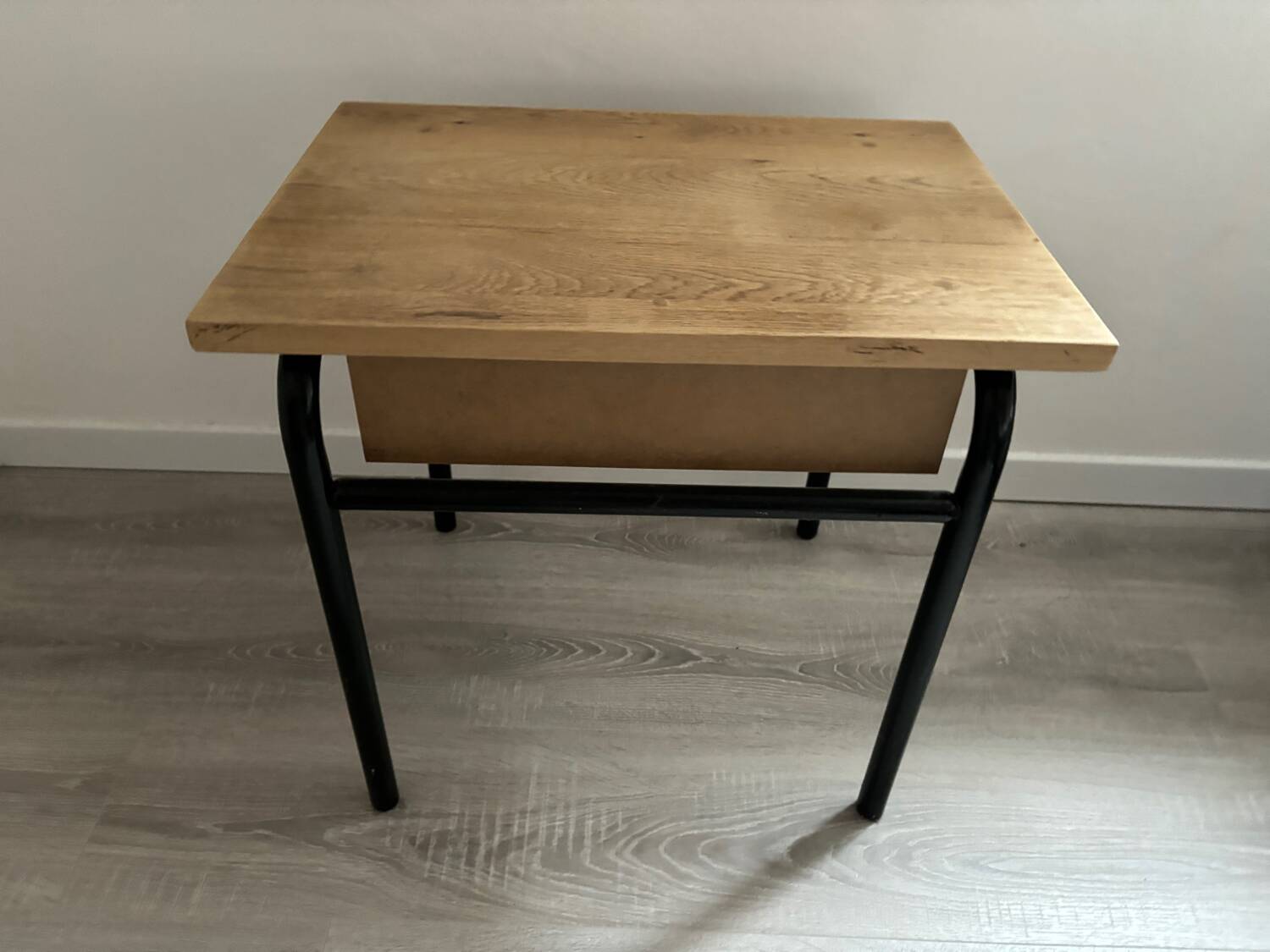 Children's desk in wood and metal