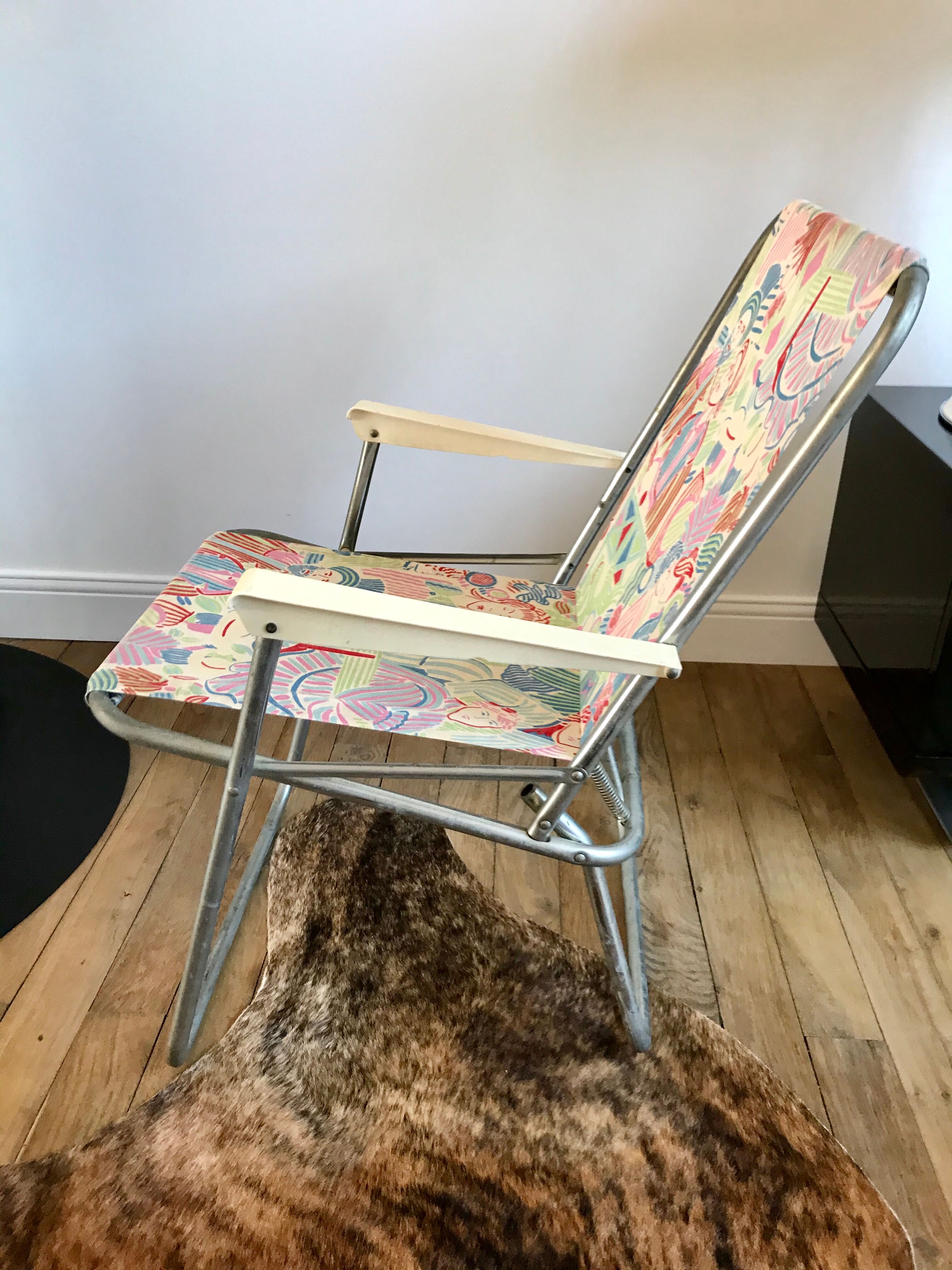 Colorful folding camping chair face pattern 70s