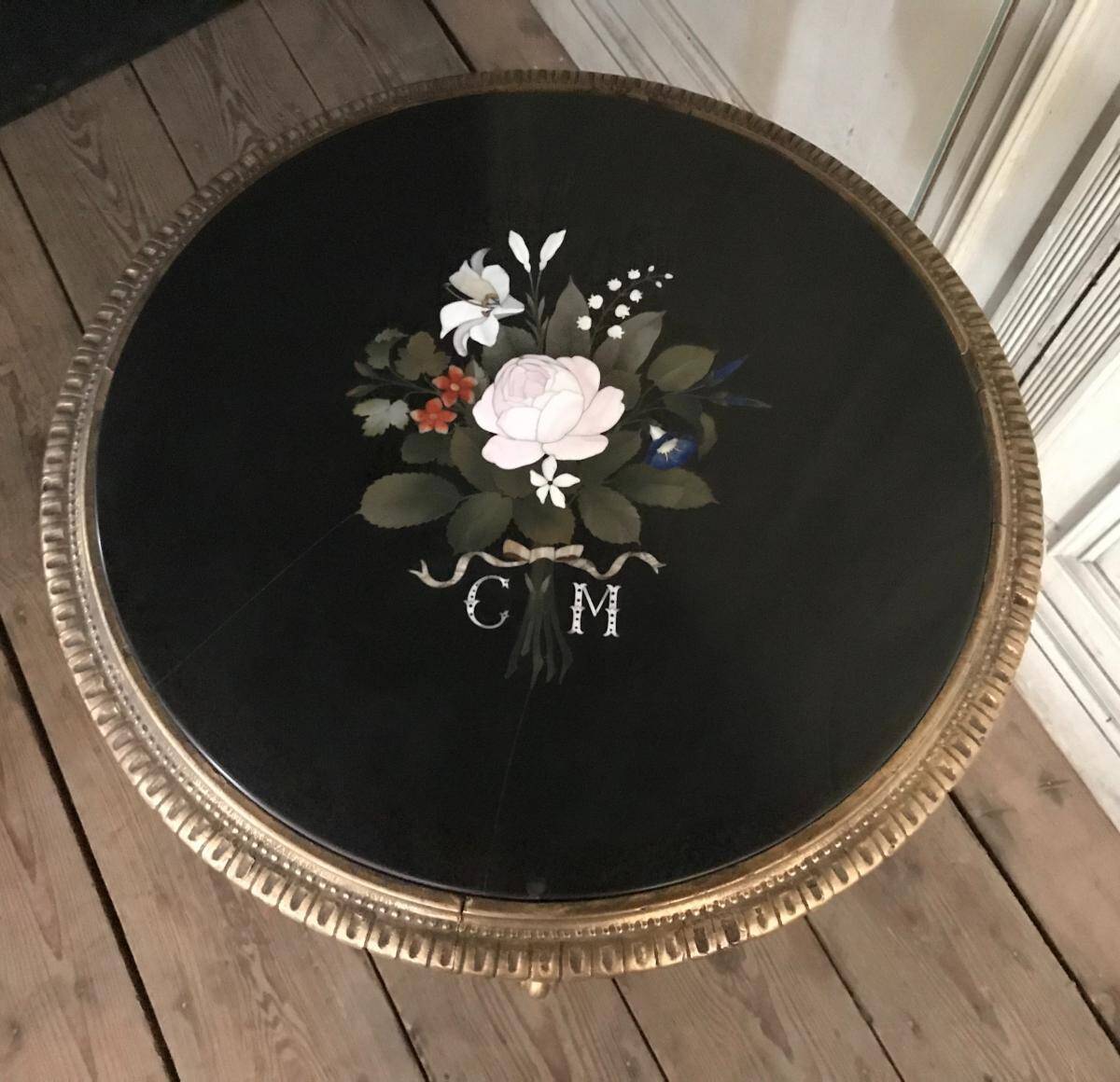 Carved gilded wooden gueridon, tabletop in marble marquetry.