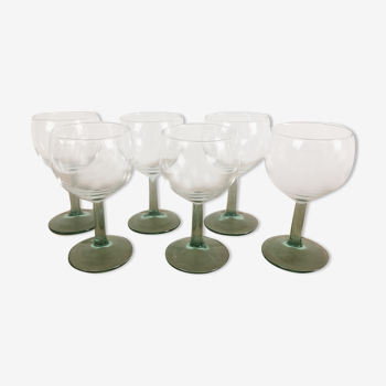 Verres à pied vert