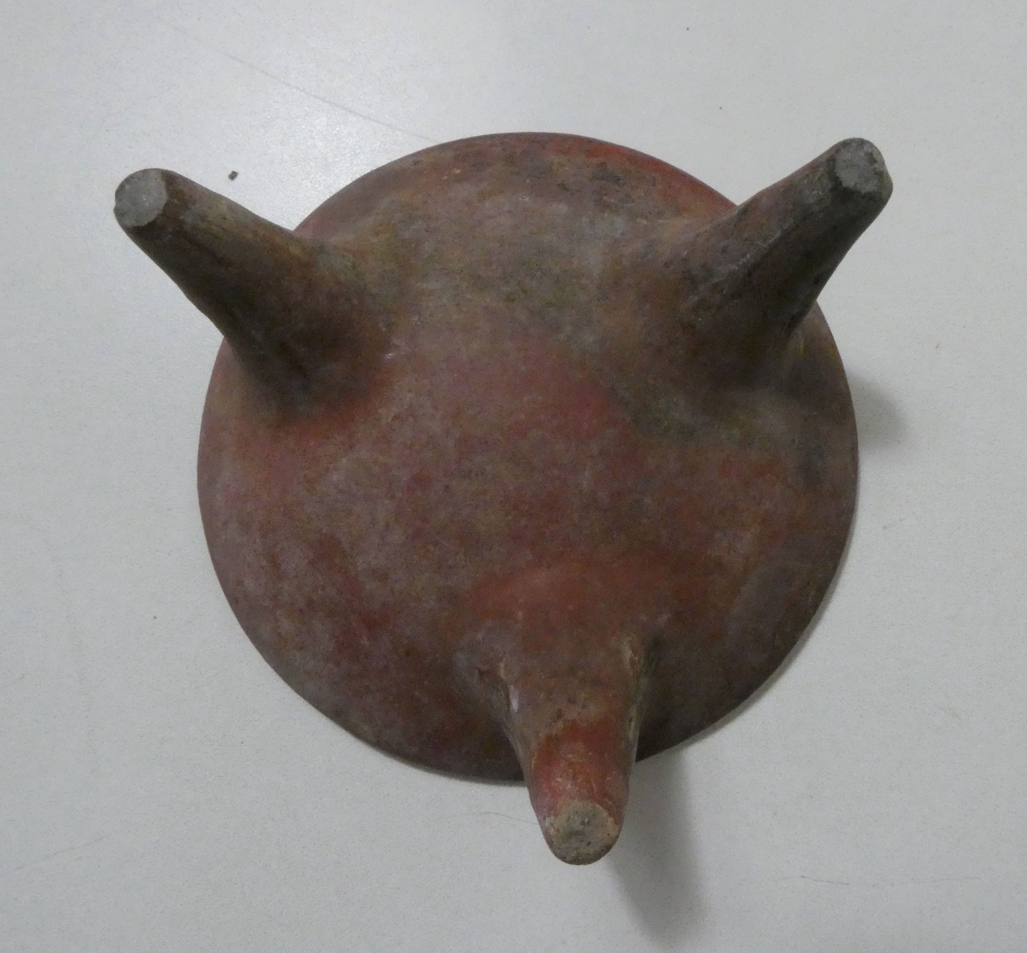 Ancient tripod bowl in terracotta pre-columbian art