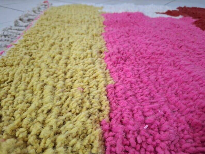 Handmade traditional Beni Ourain Berber rug, size 150 x 250 cm.