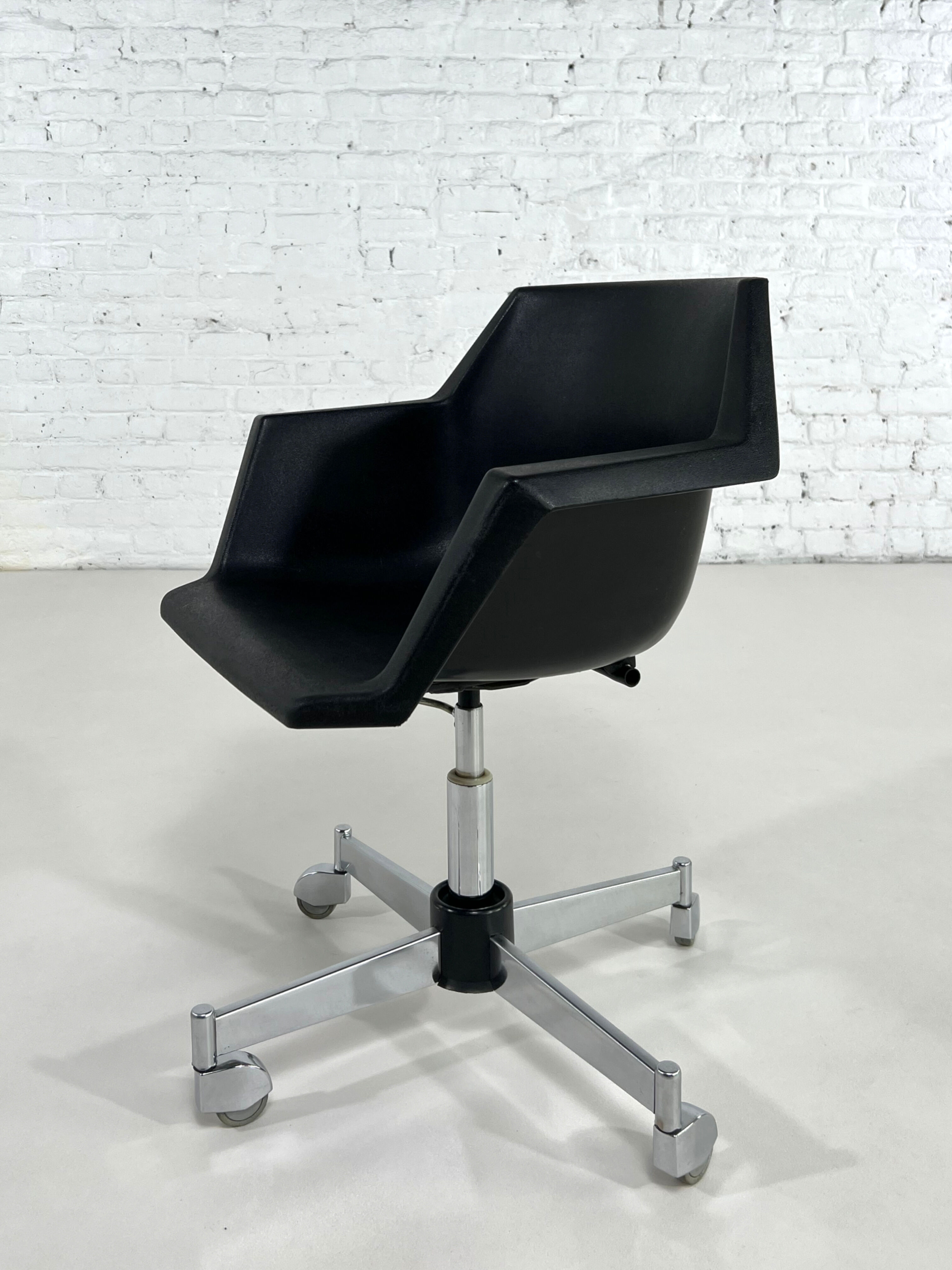 Office chair 70s Golf model by JP Emonds Alt for Meurop
