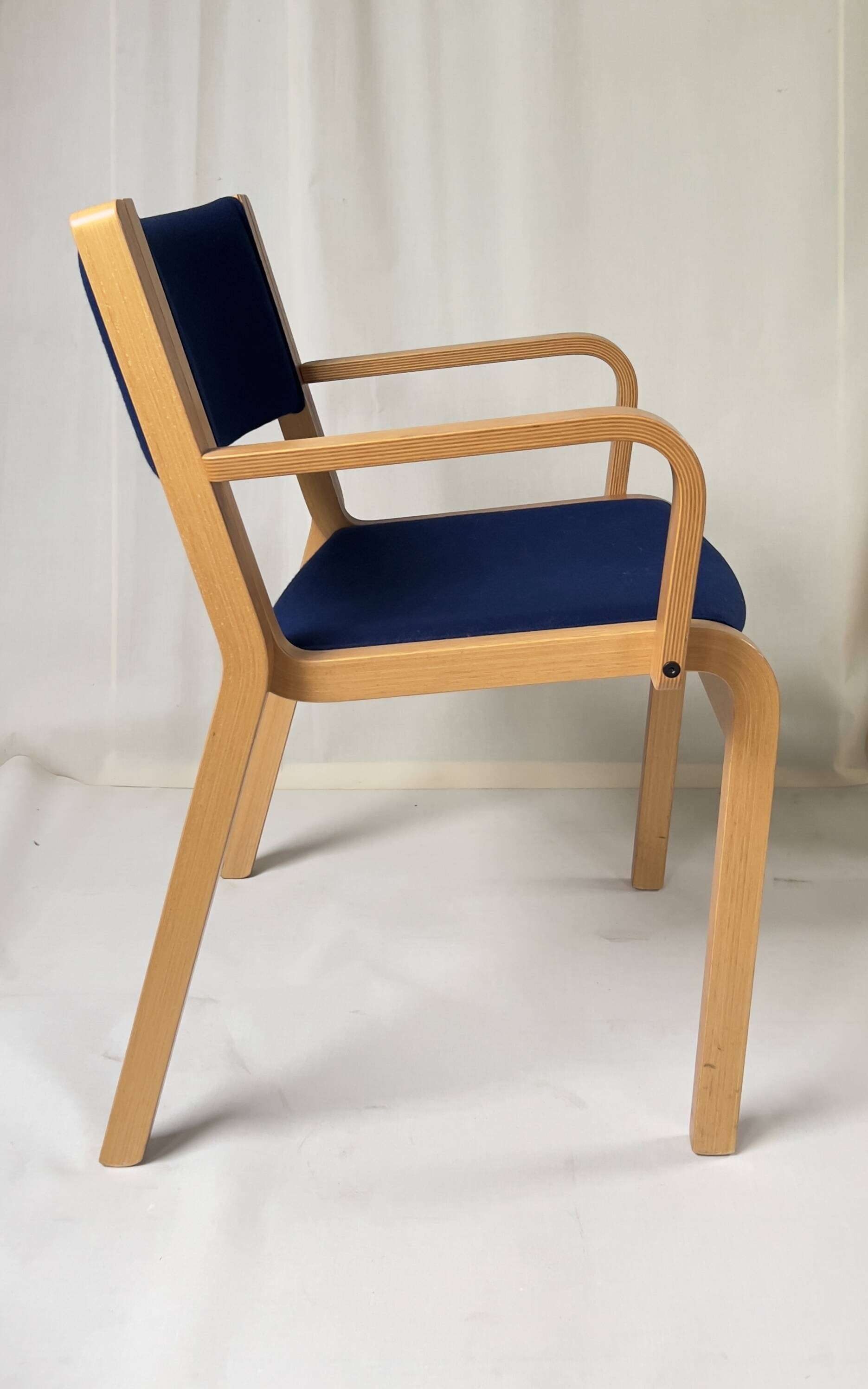 Chaises Mid-Century bleues Magnus Olesen