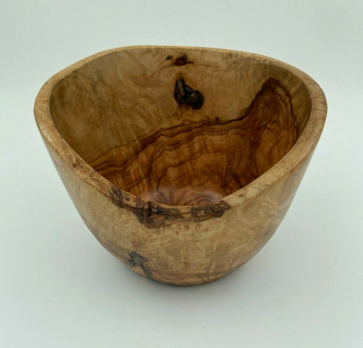 Free-form wooden 1960 trend design cut for fruit