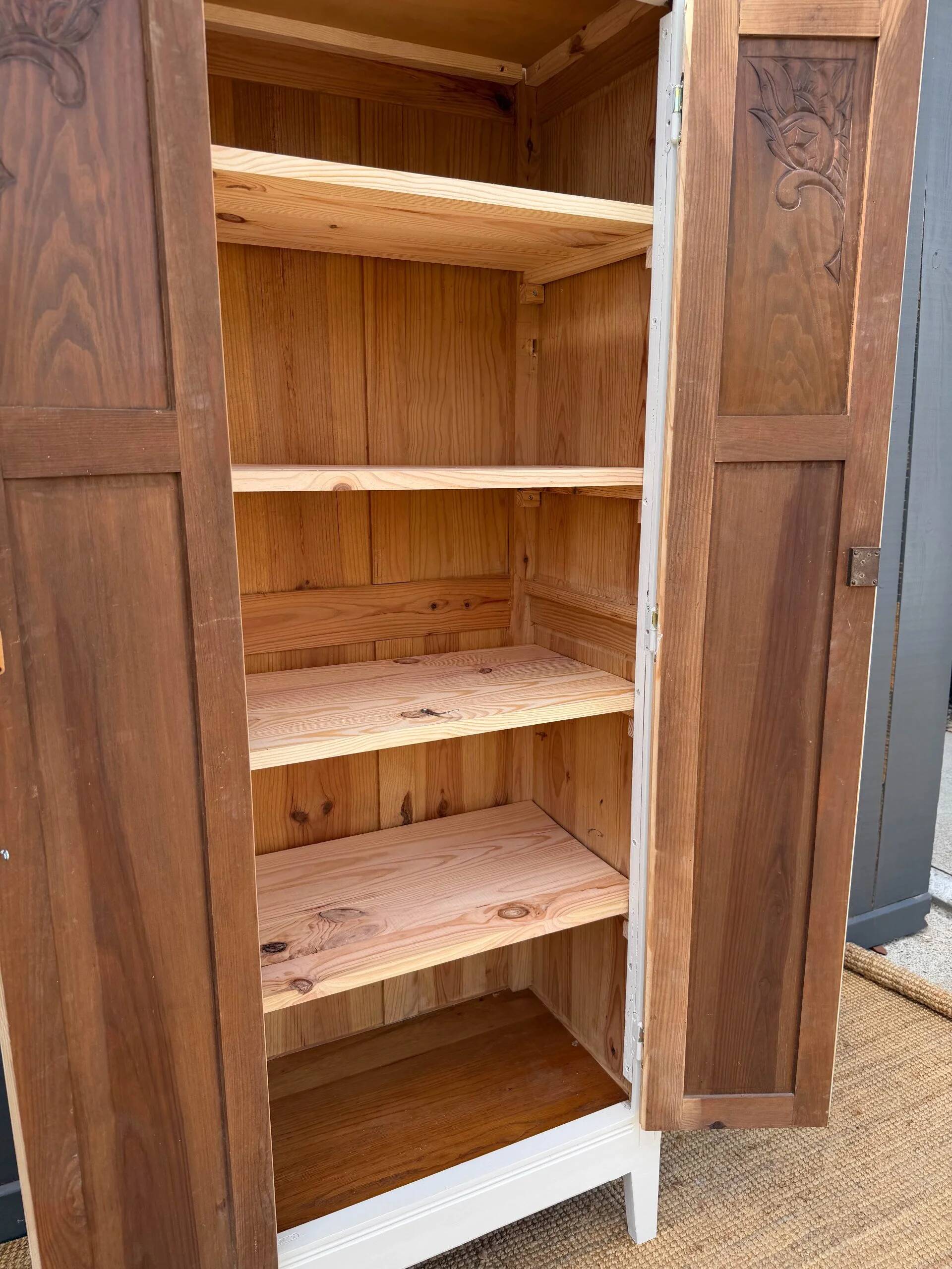 Armoire parisienne