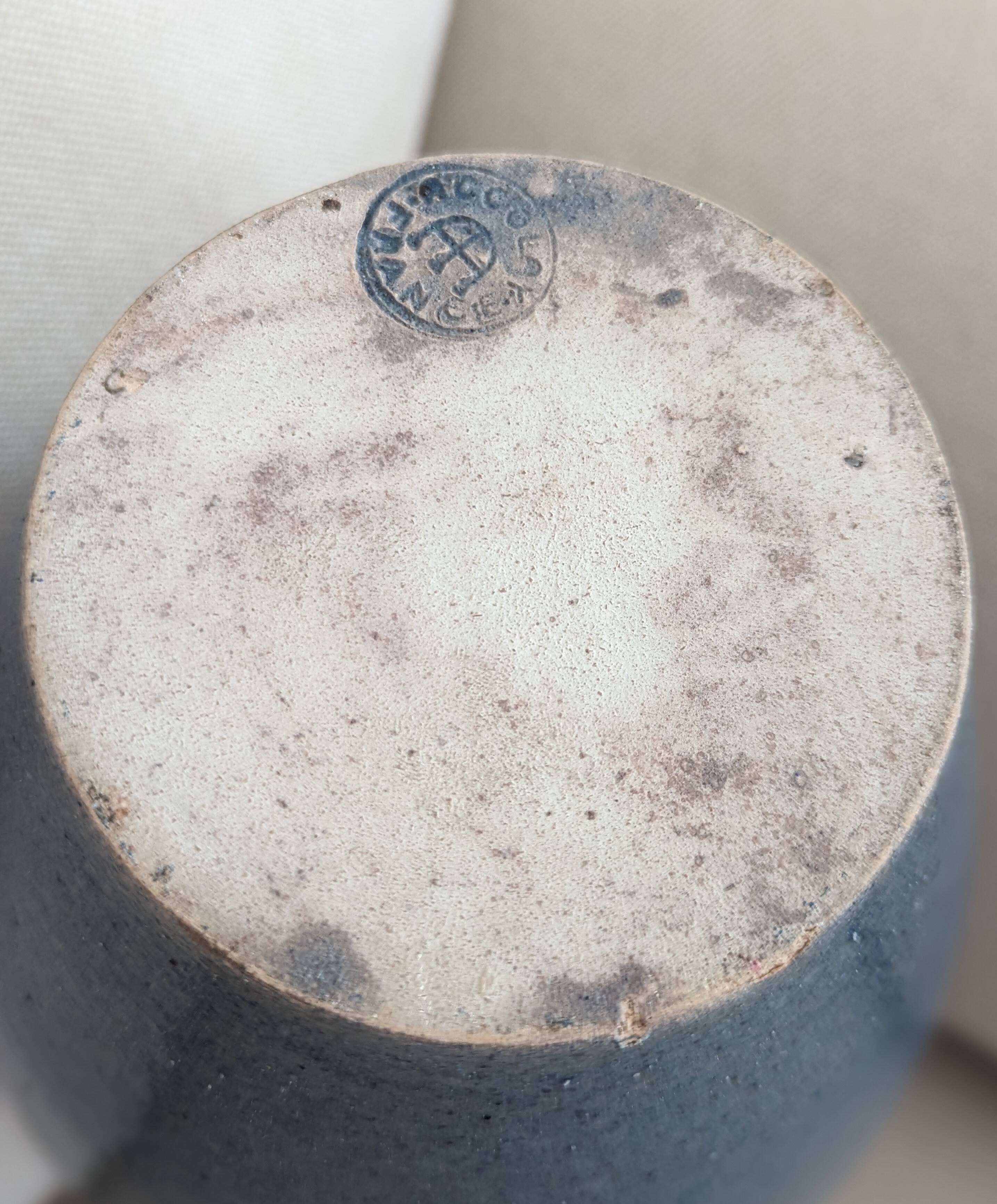 Accolay, ceramic vase