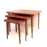 Table gigognes, années 1970