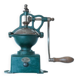 Old coffee mill from the beginning of the 20th century