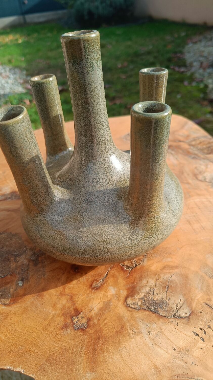 Vallauris single-flower ceramics