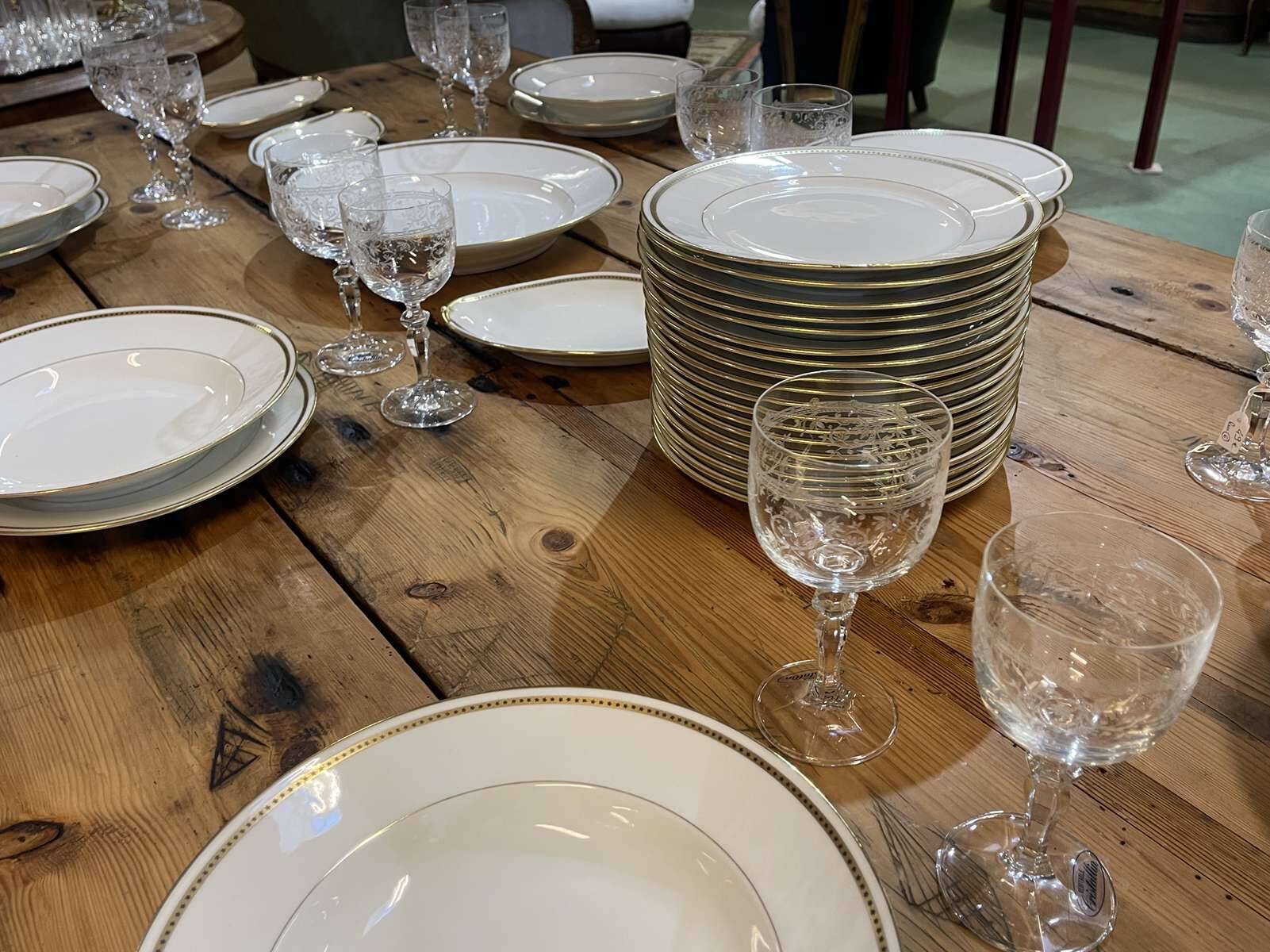 Service en porcelaine de Limoges - 107 pièces - années 1960