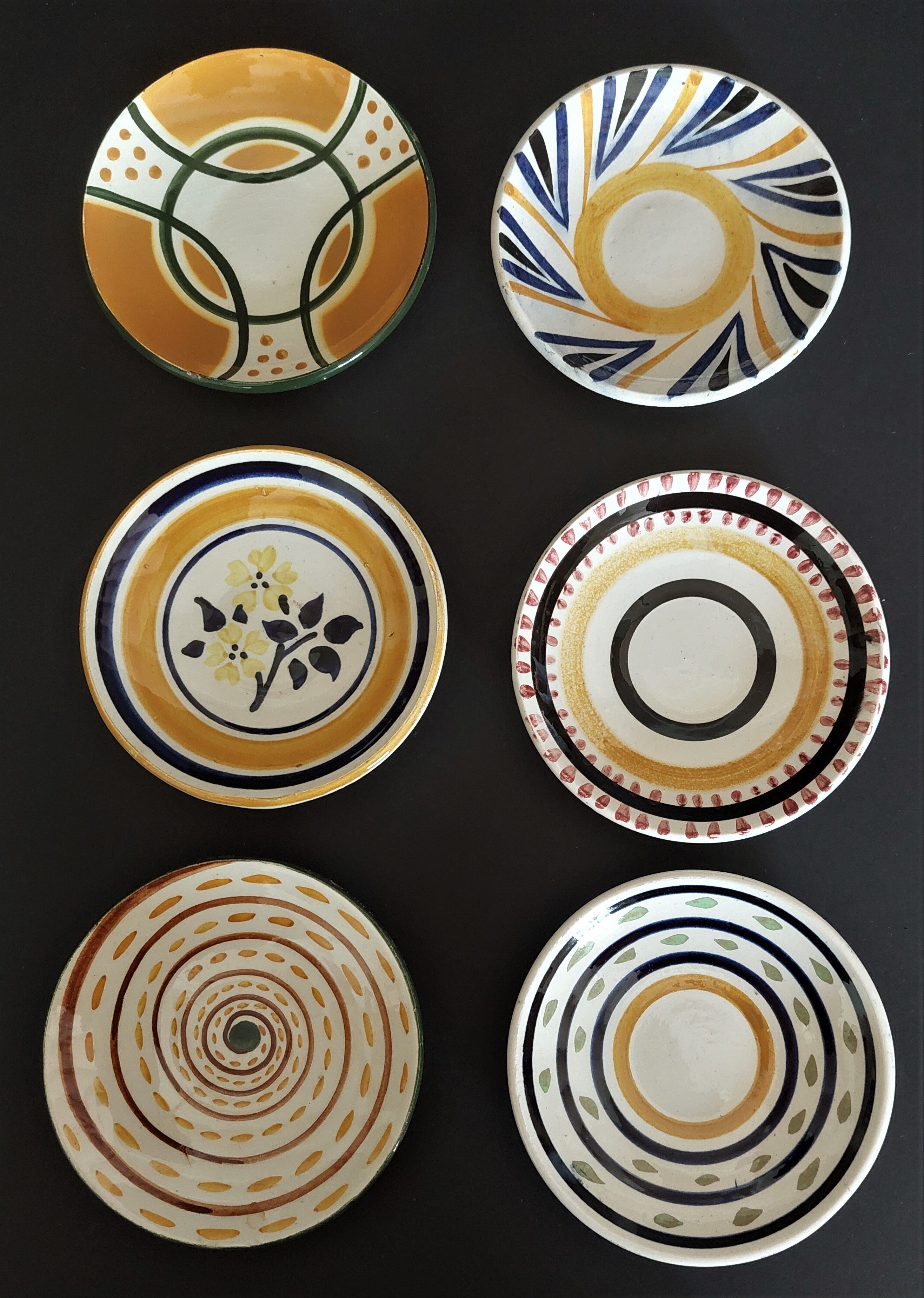 Set of six flat plates in earthenware XXth