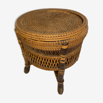 Round wicker stool
