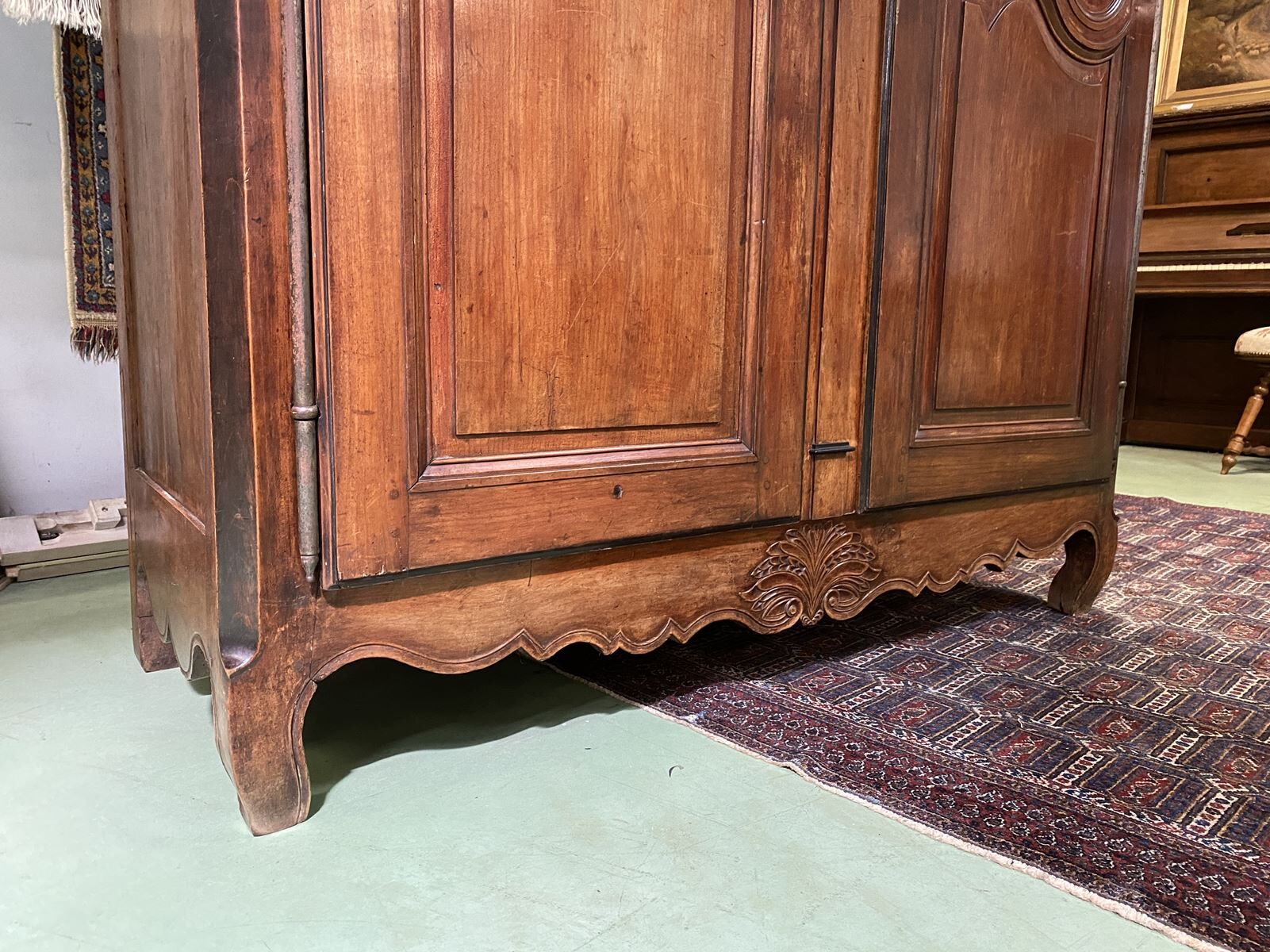 Louis XV walnut cabinet - 18th century