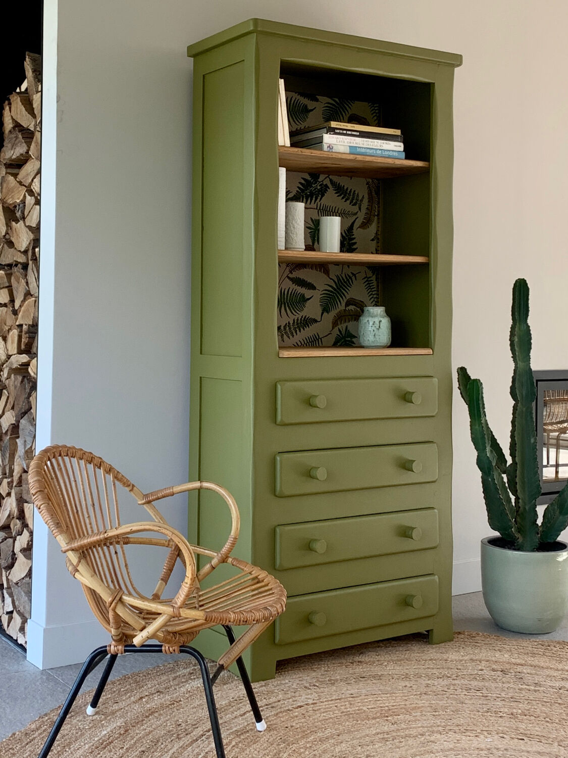 Meuble de rangement vintage en bois vert