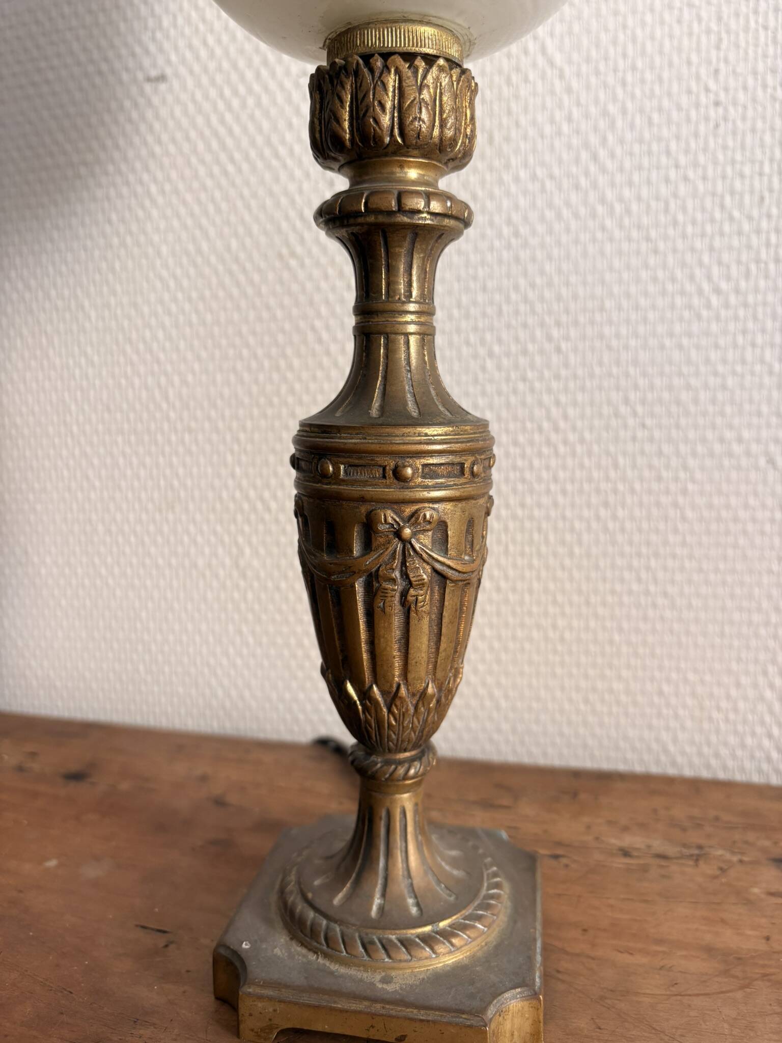 Lampe Bouillotte Style Louis XVI Laiton Doré Tulipe Opaline