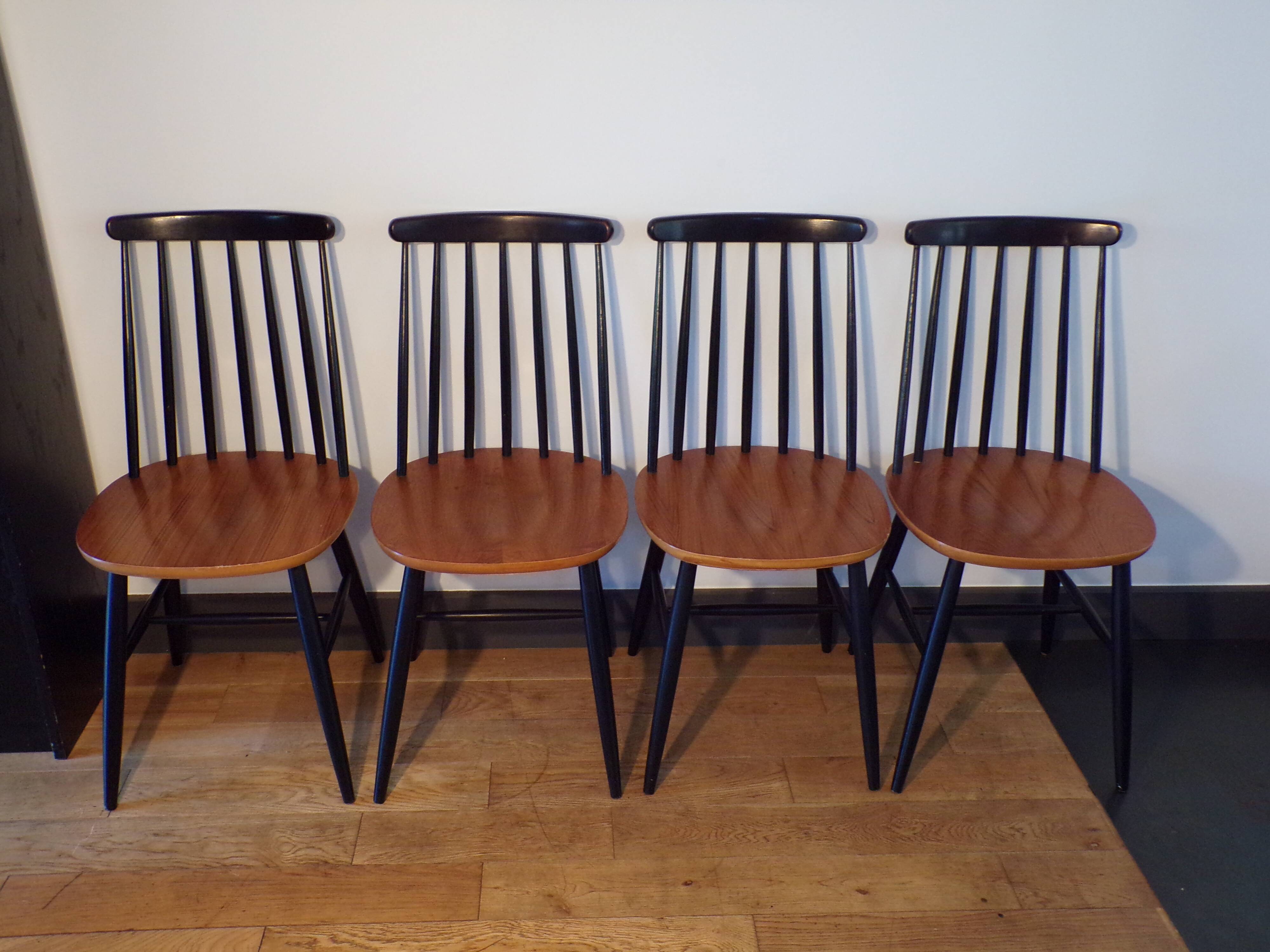 Set of 4 Scandinavian chairs