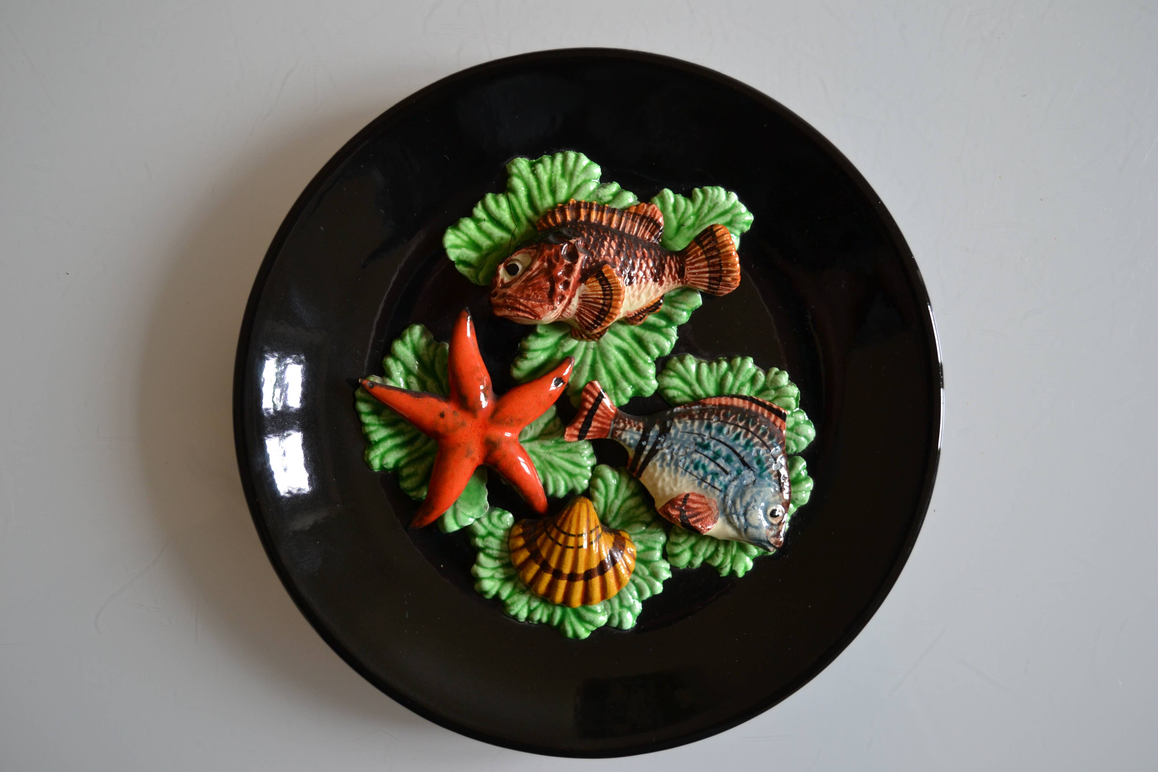 Assiette decor poissons vallauris annees 60