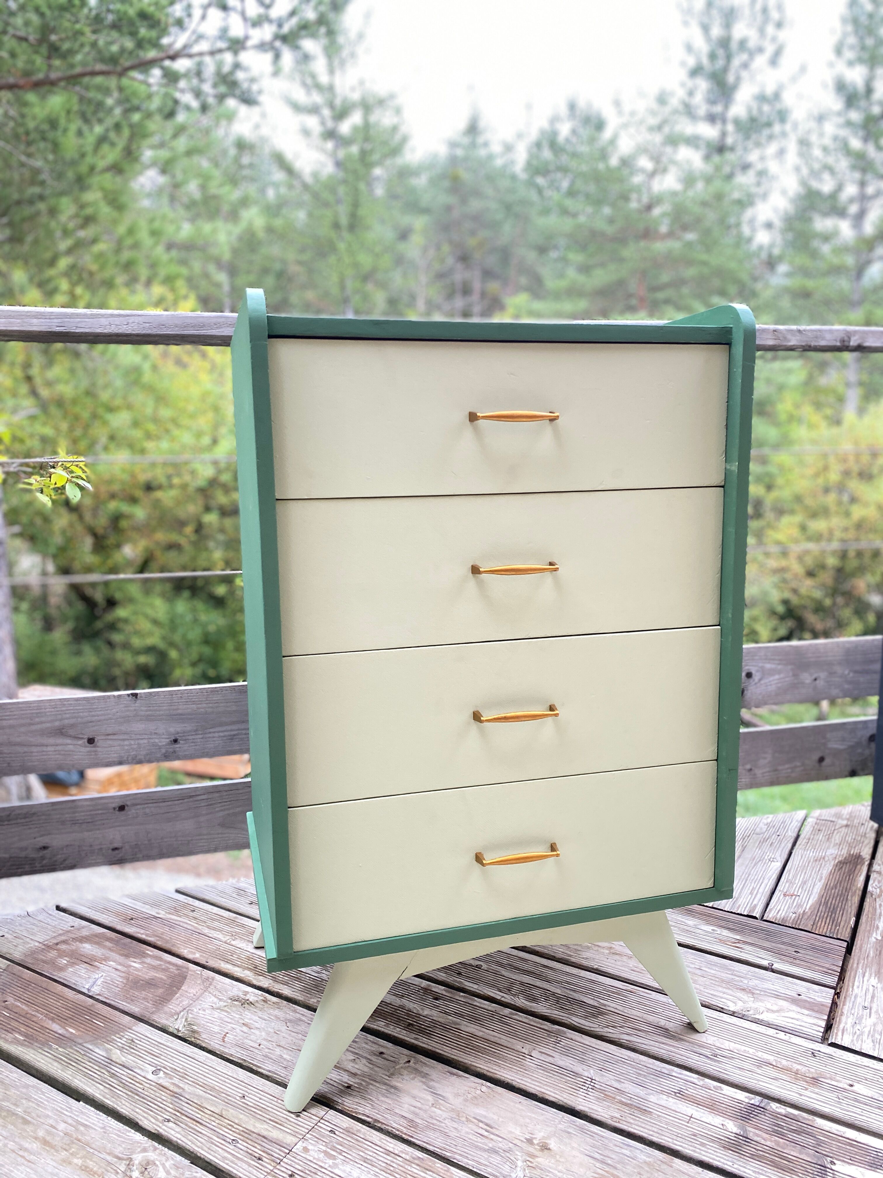 Compass foot chest of drawers