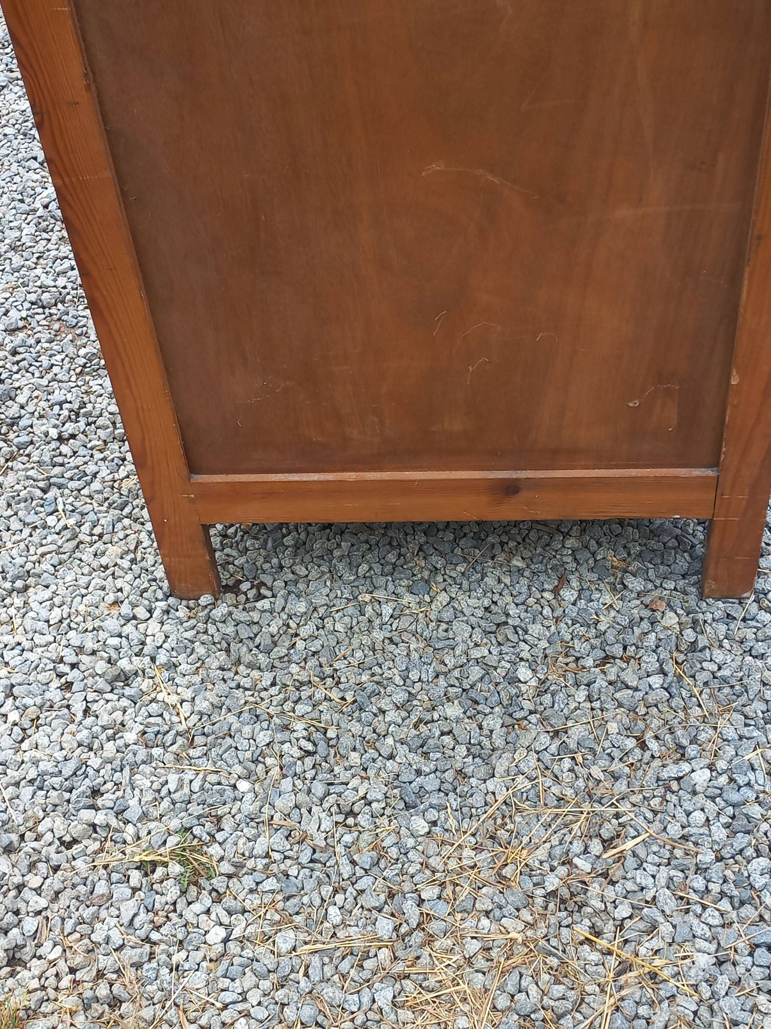 Vintage 1950s chest of drawers with tapered legs and 5 drawers.