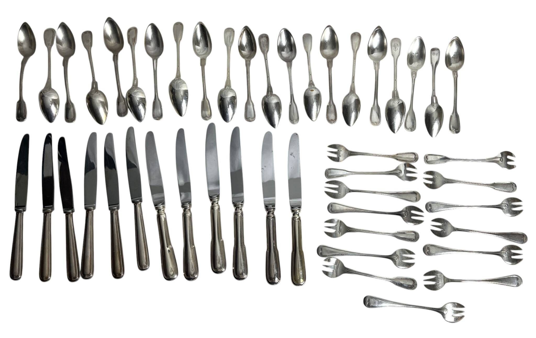 Important lot of 118 pieces of silver-plated metal cutlery by Ercuis, Christofle 20th century.
