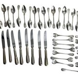 Important lot of 118 pieces of silver-plated metal cutlery by Ercuis, Christofle 20th century.