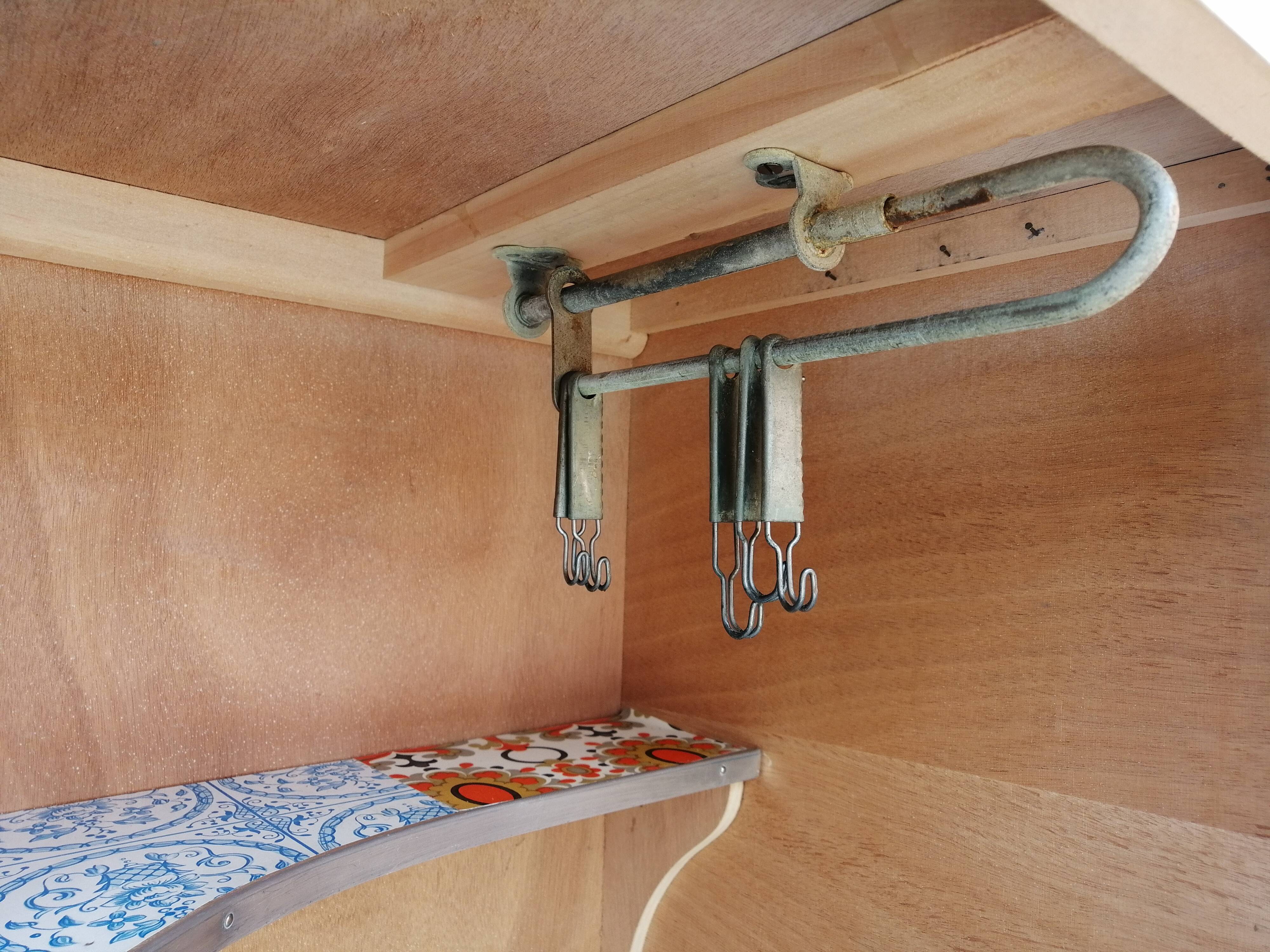 Buffet cuisine in pale yellow formica 50/60 years