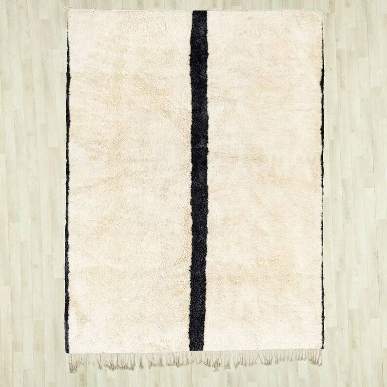 Berber rug in pure wool, handmade, 250x150 cm, made in Morocco.