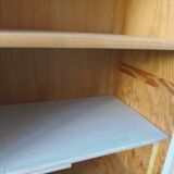 Armoire, penderie patinée gris perle finition cirée.