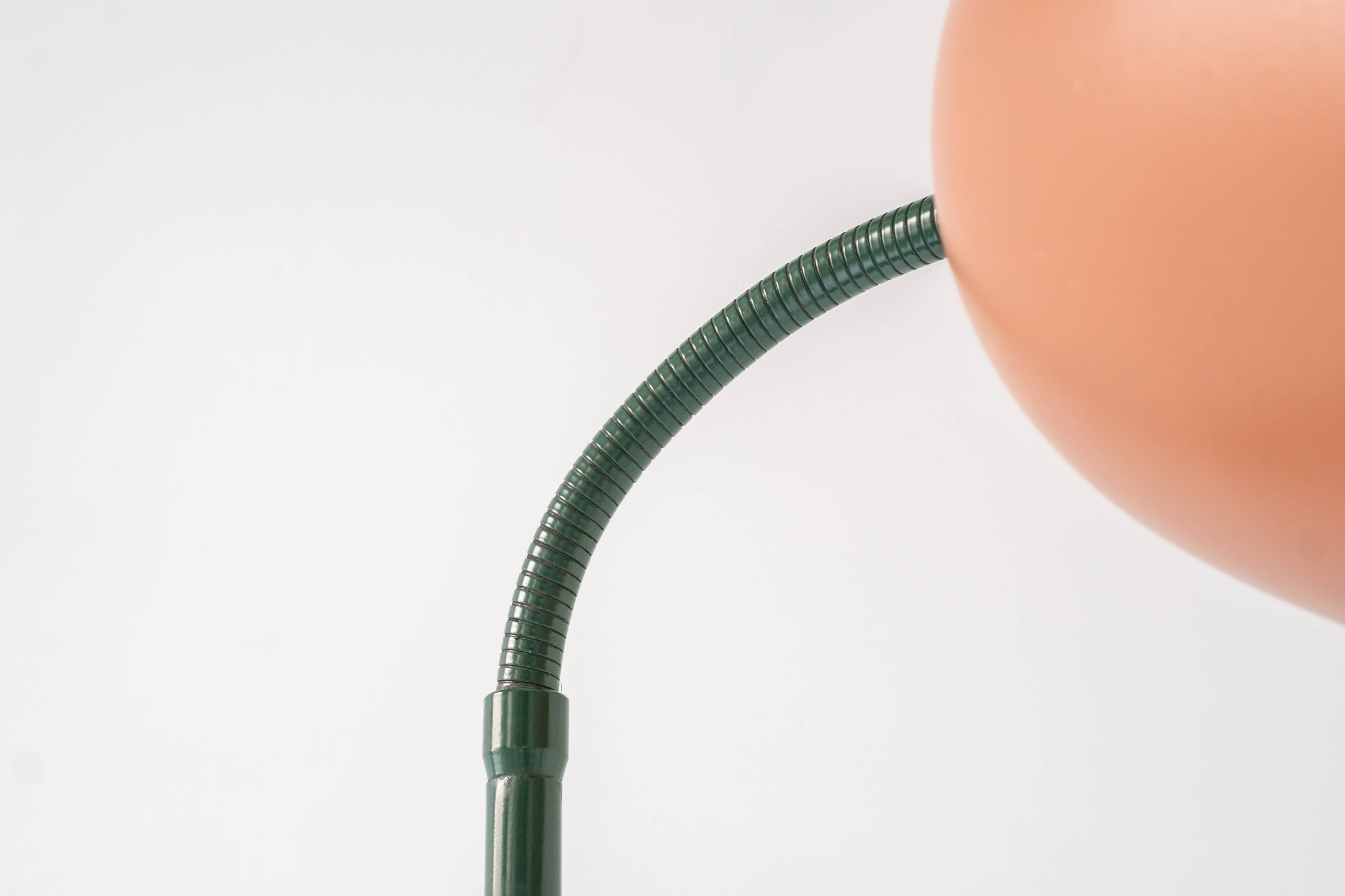 Lovely postmodern tulip flower floor lamp by Peter Bliss for Bliss, UK 1980’s.