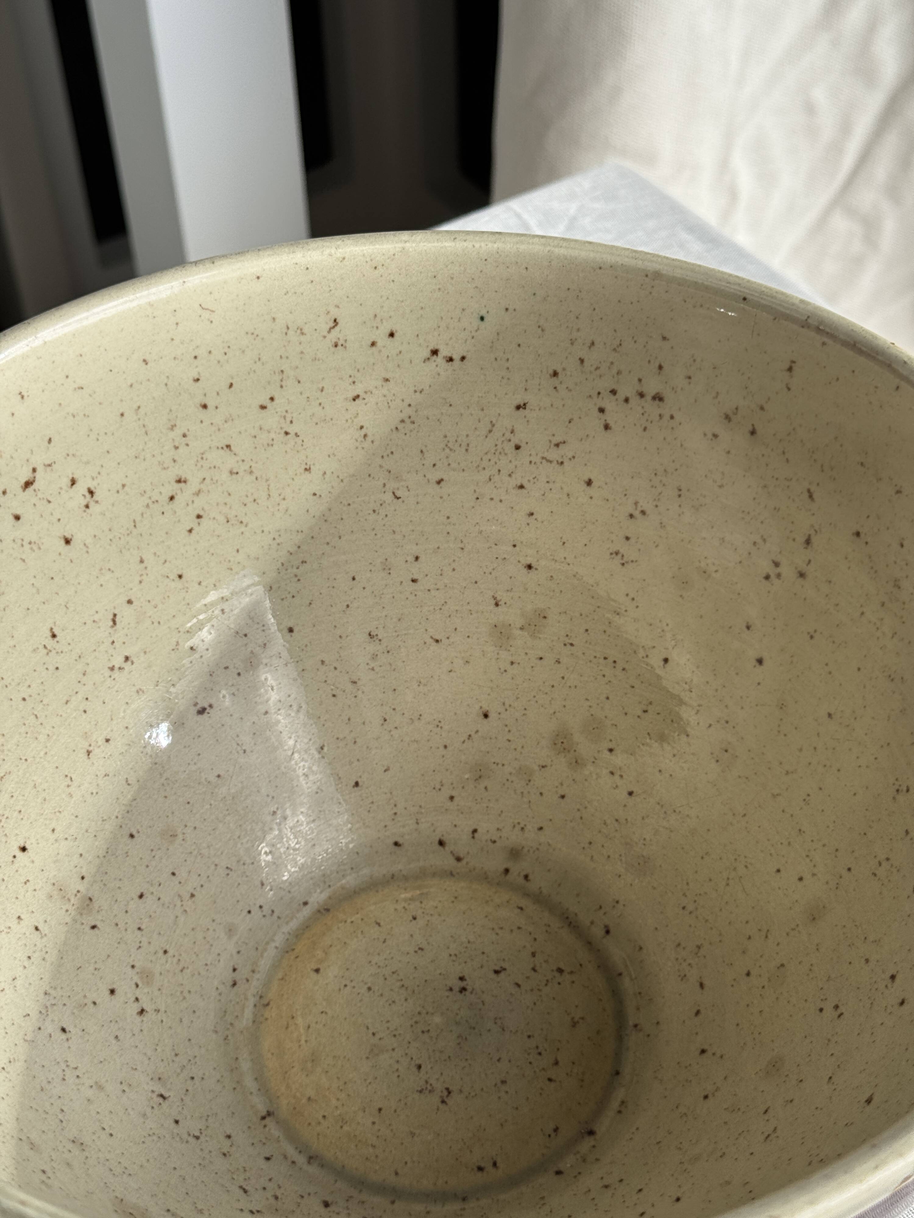 Large speckled beige salad bowl with ochre trim H14 D25