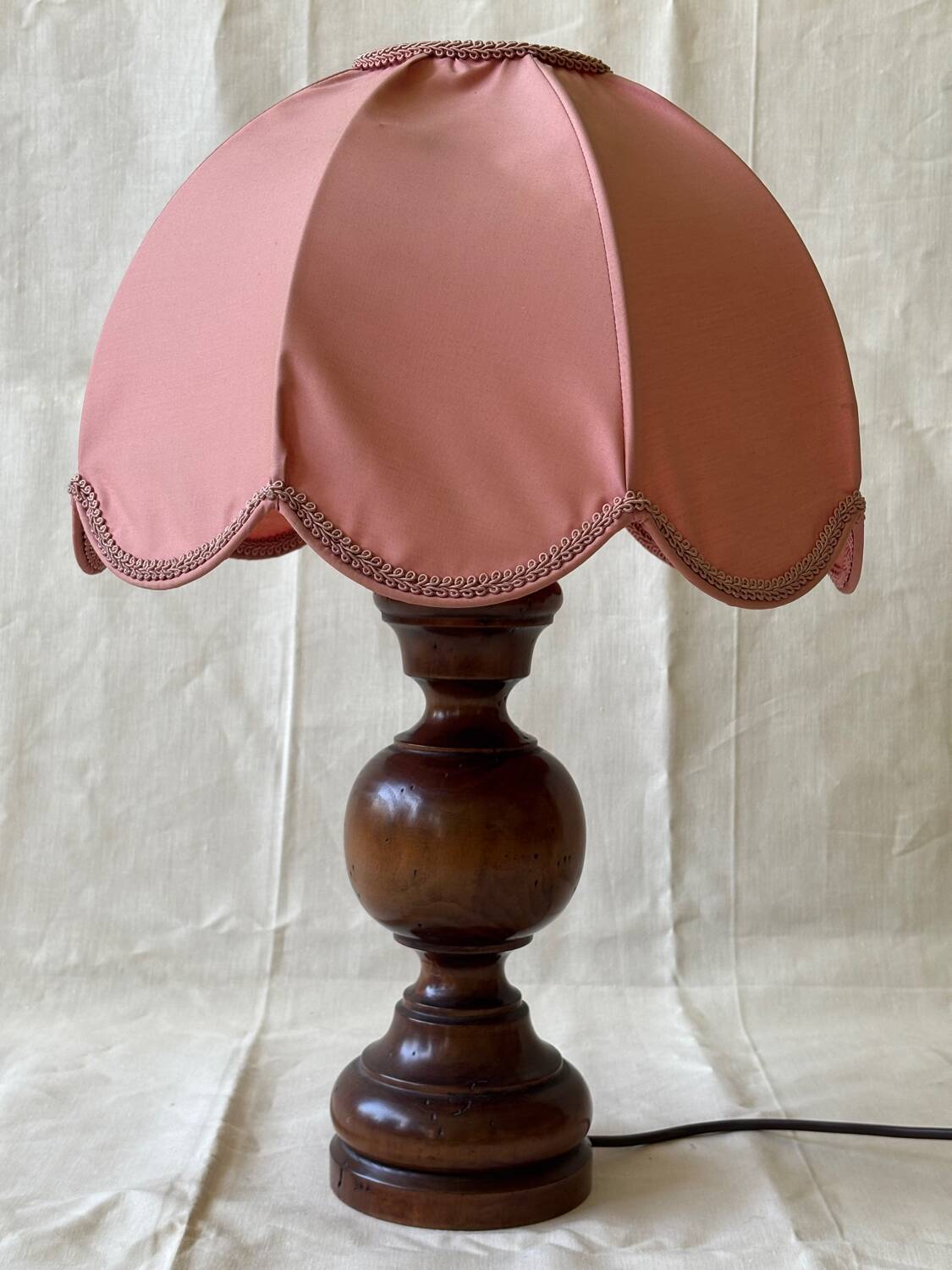 1950s wooden and pink fabric table lamp