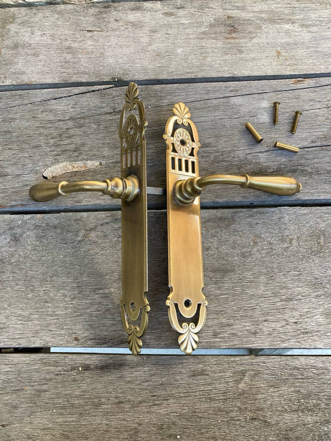 Door clean plate
