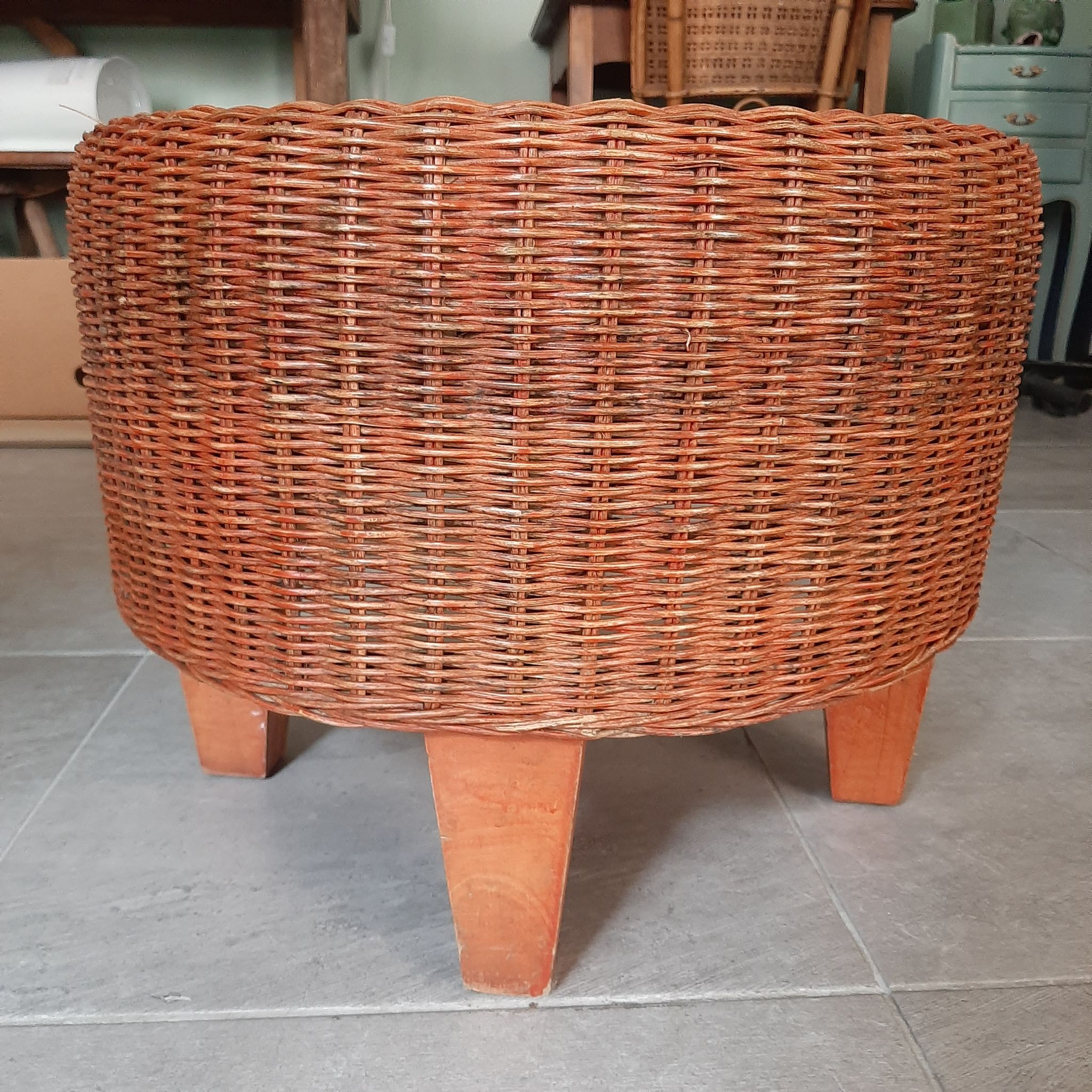 Wicker ottoman