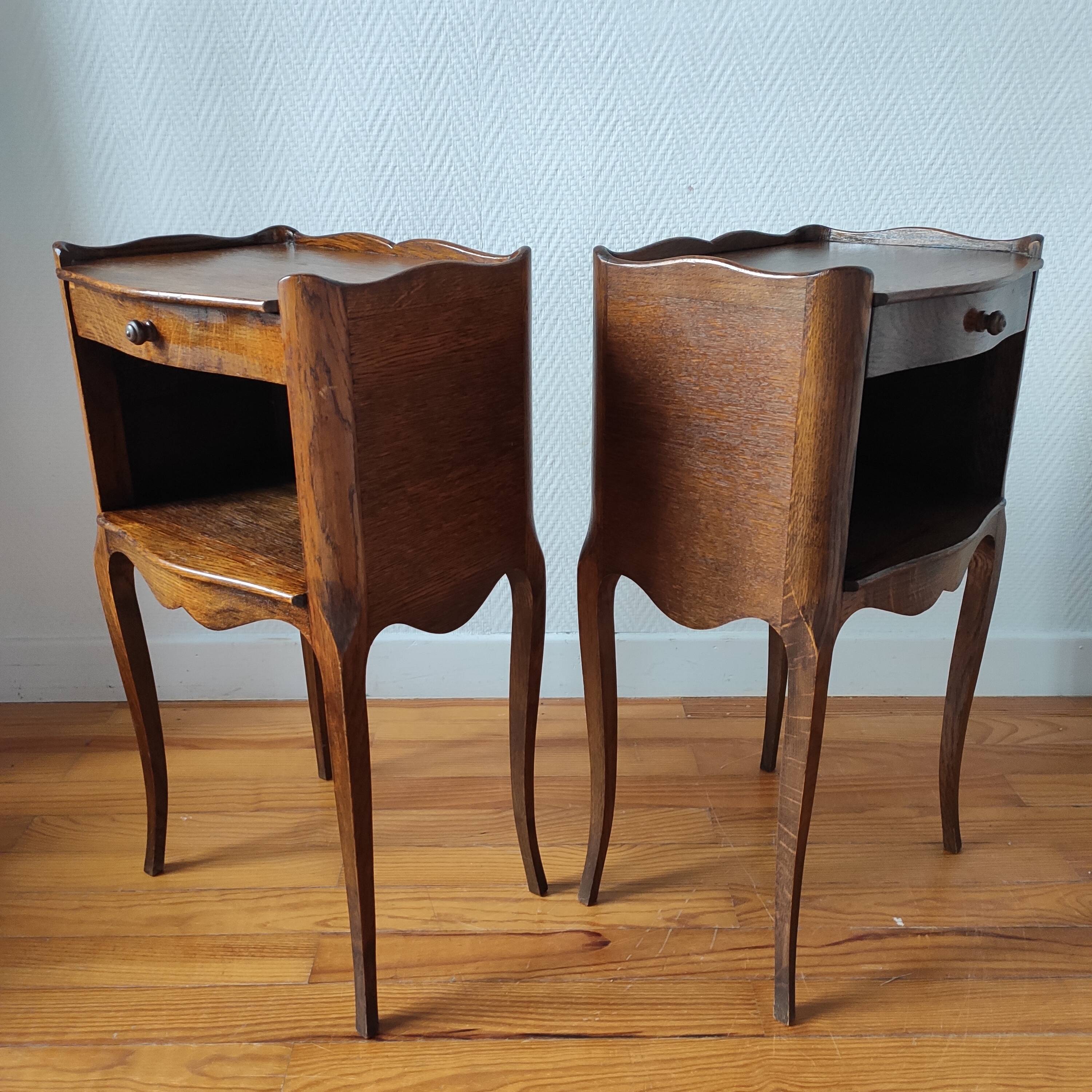 Paire de tables de chevet classique Louis xv