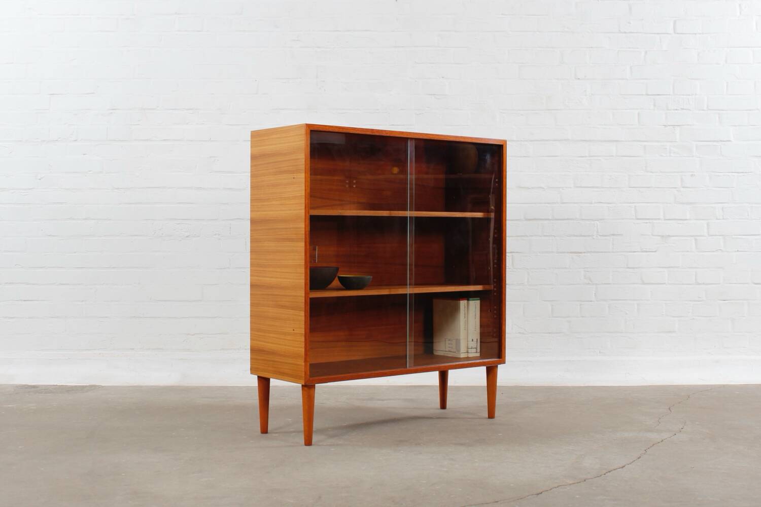 Vitrine vintage en teck, design du milieu du siècle, années 60-70