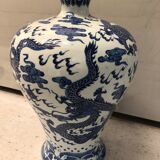 White blue chinese vase