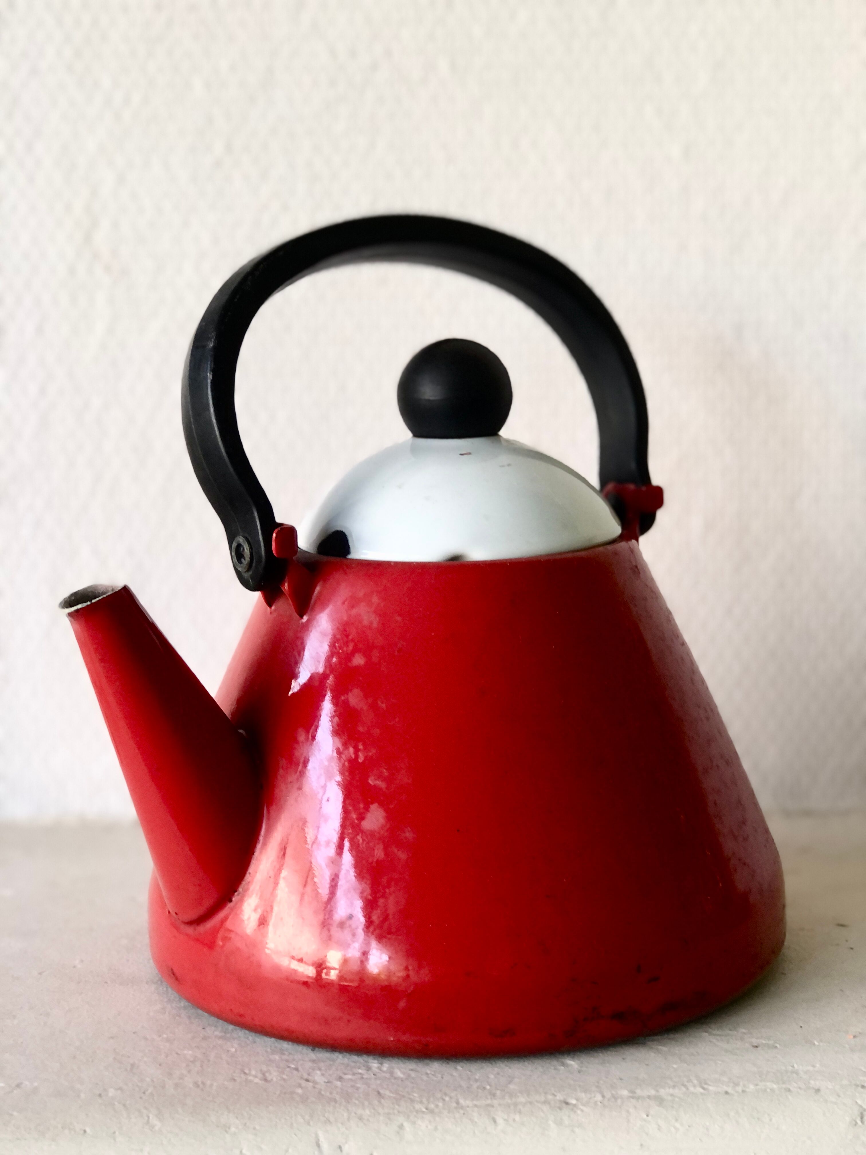 Enamelled kettle