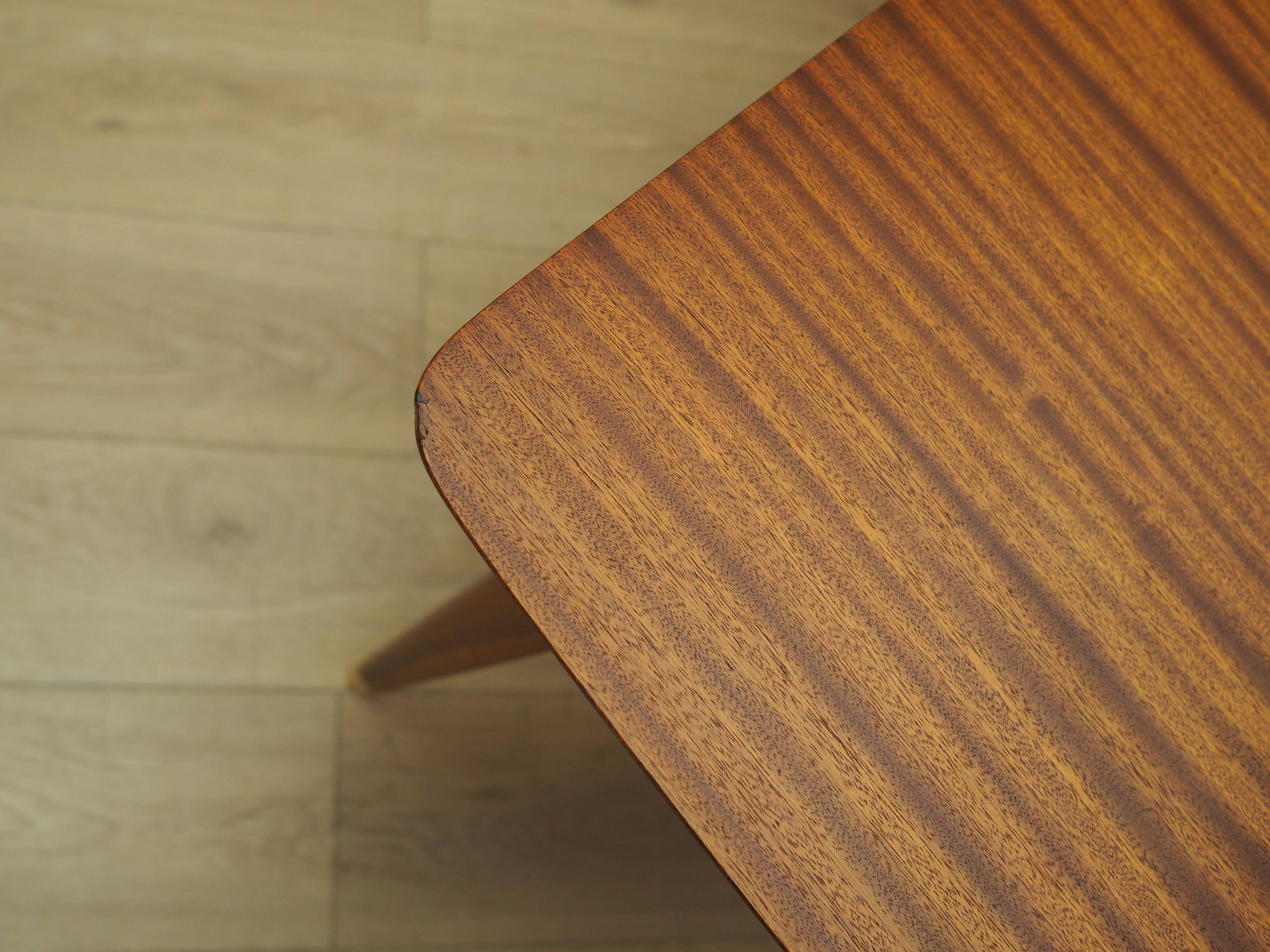 Table en acajou, design danois, années 1970, production : Danemark