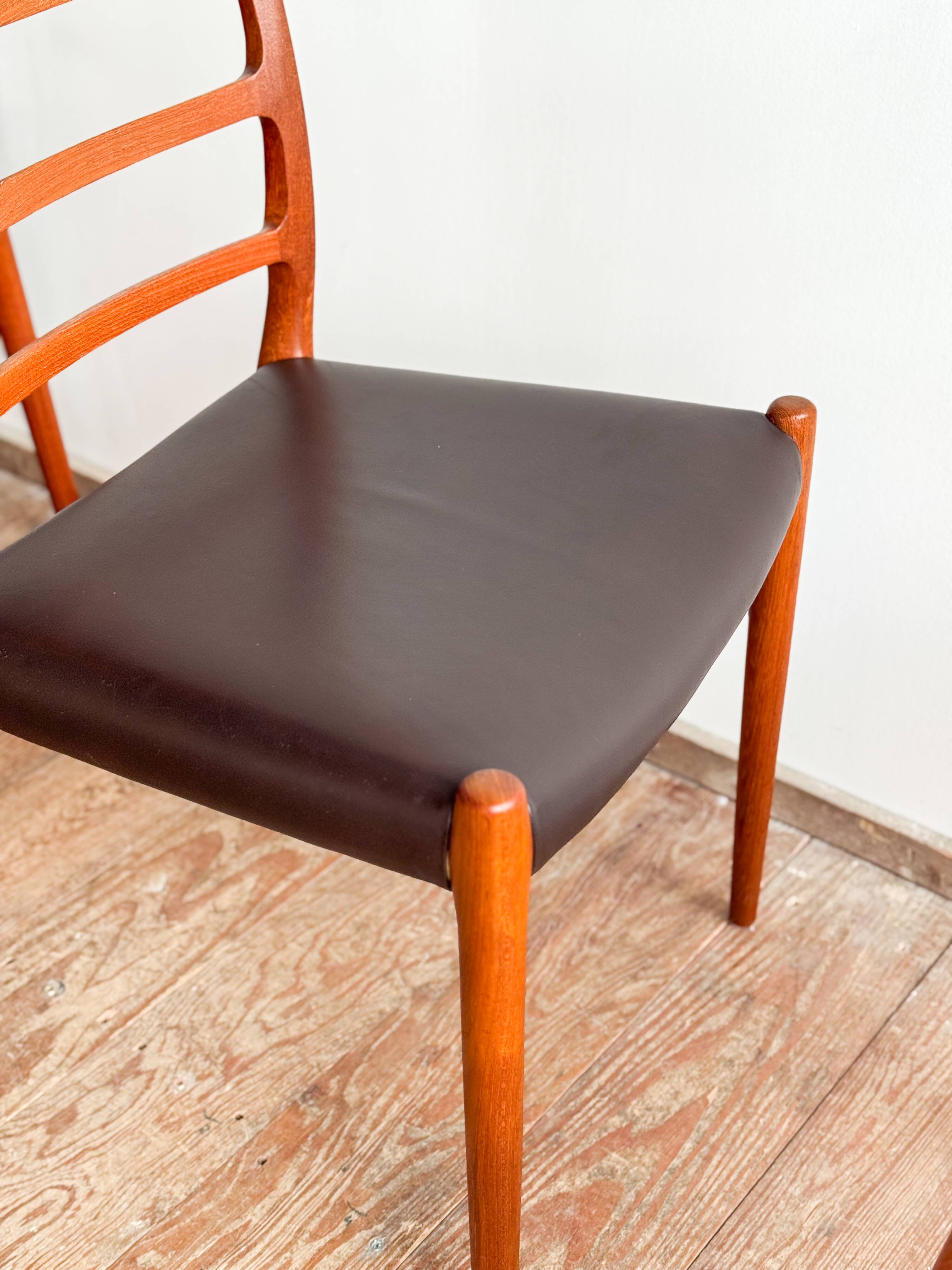 Ensemble de 6 chaises modèle 82 en teck par Niels O. Møller, Danemark