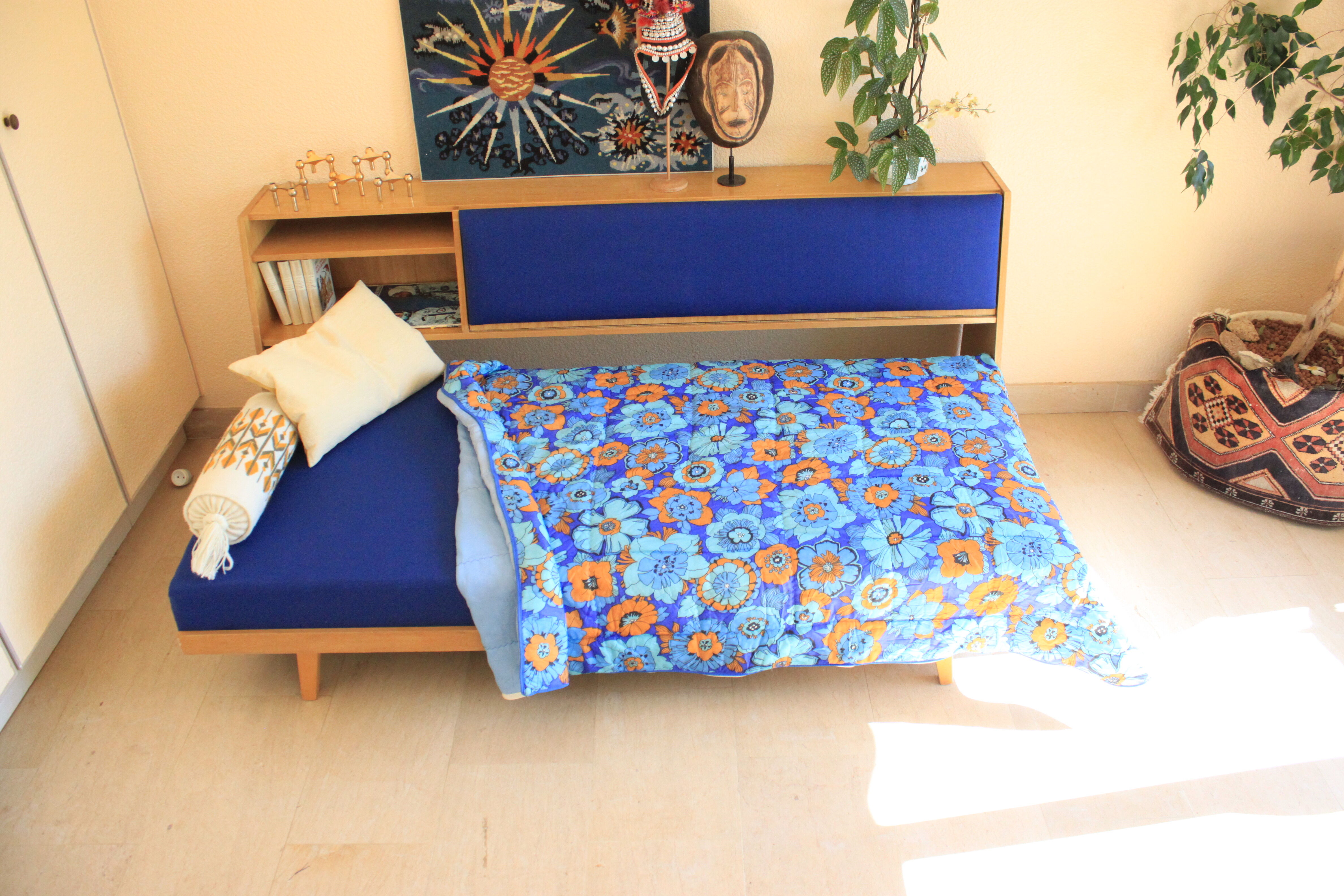 Daybed, vintage sofa bed, 60s. great studio in paris