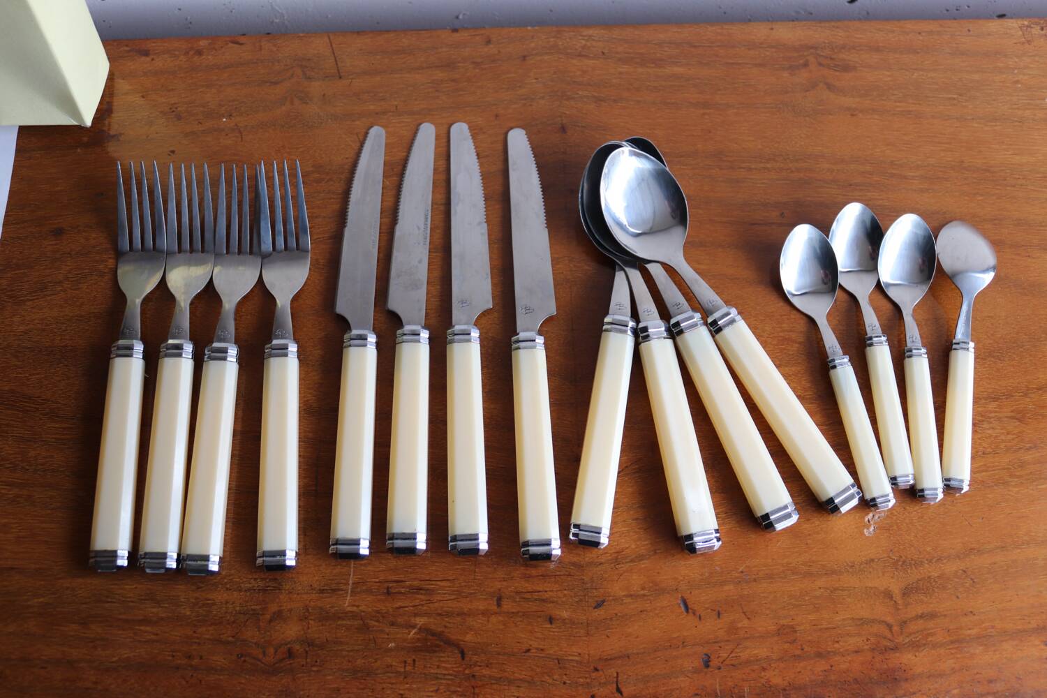 Pierre Balmain cutlery set – 16 pieces – ivory handles