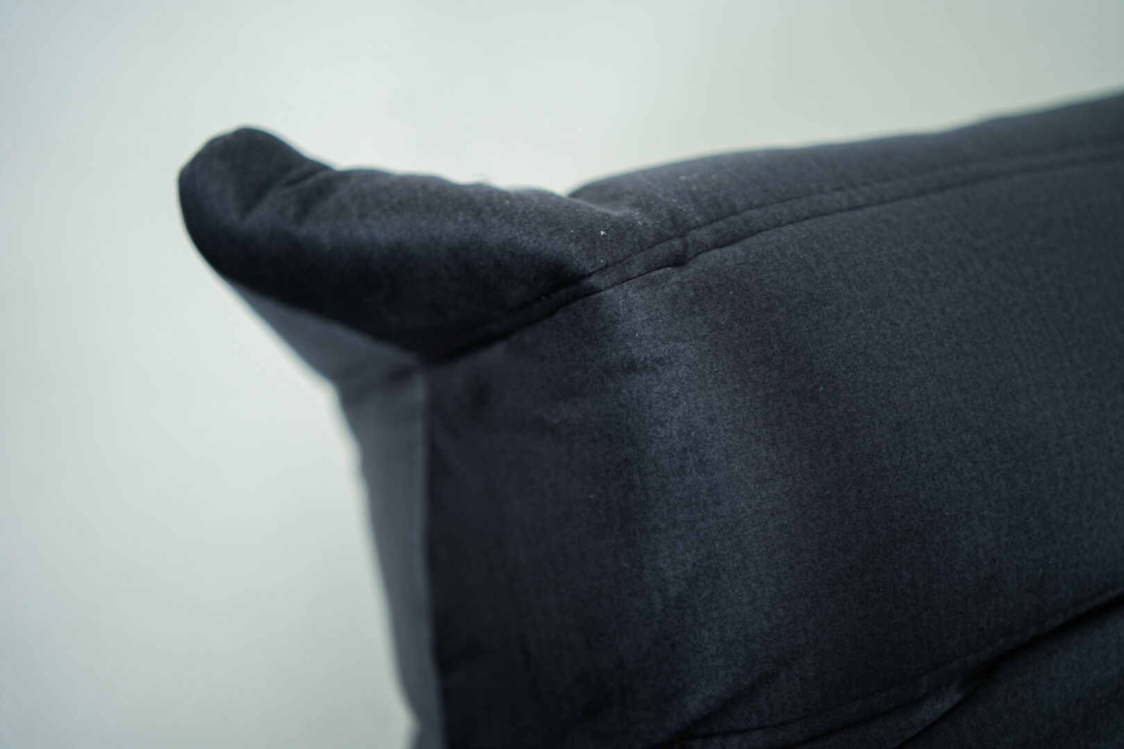 Togo set of chair and pouf in black shiny velvet