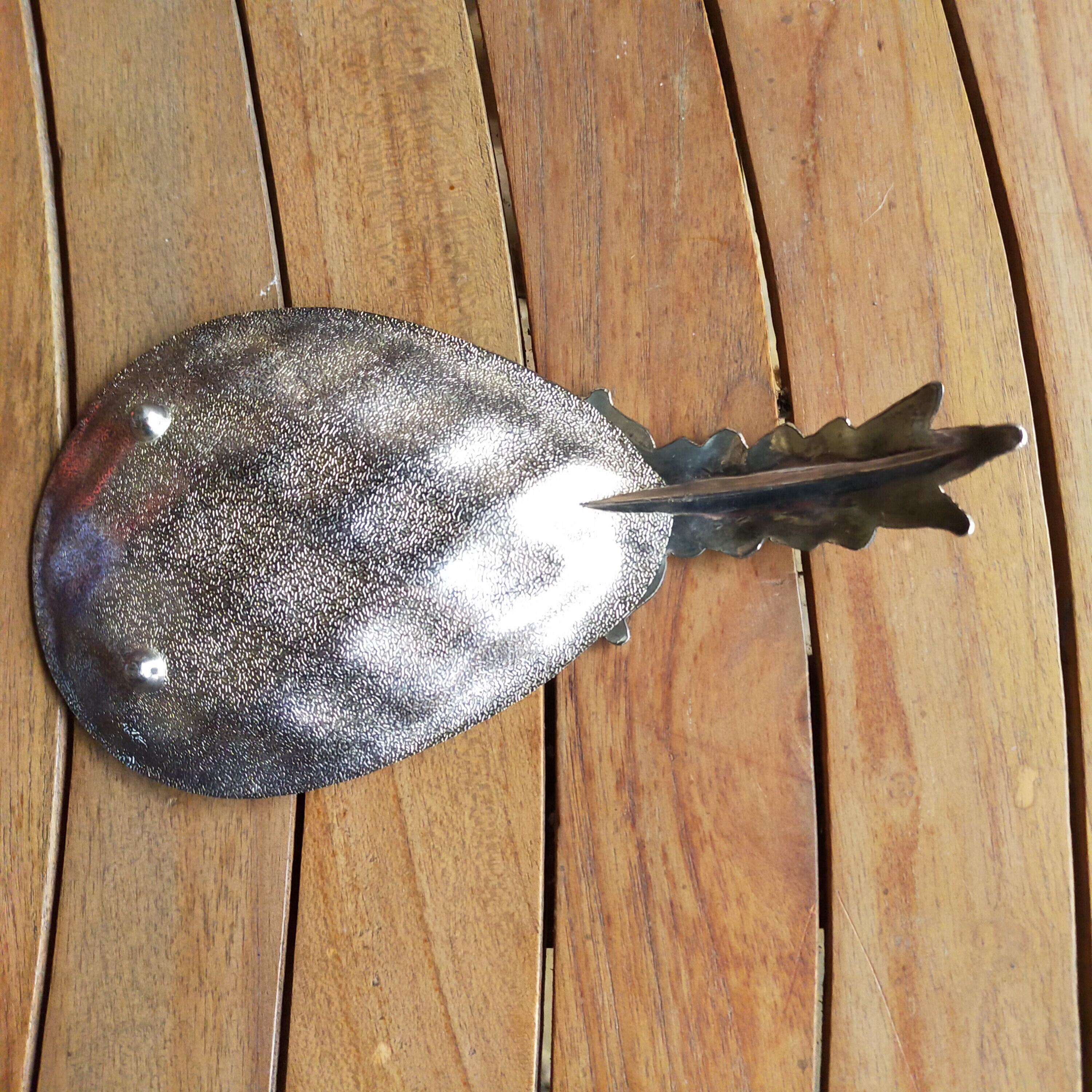 Pineapple pocket emptier