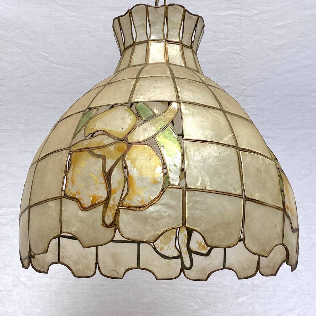 Suspension en feuille nacre et laiton vintage 1970's