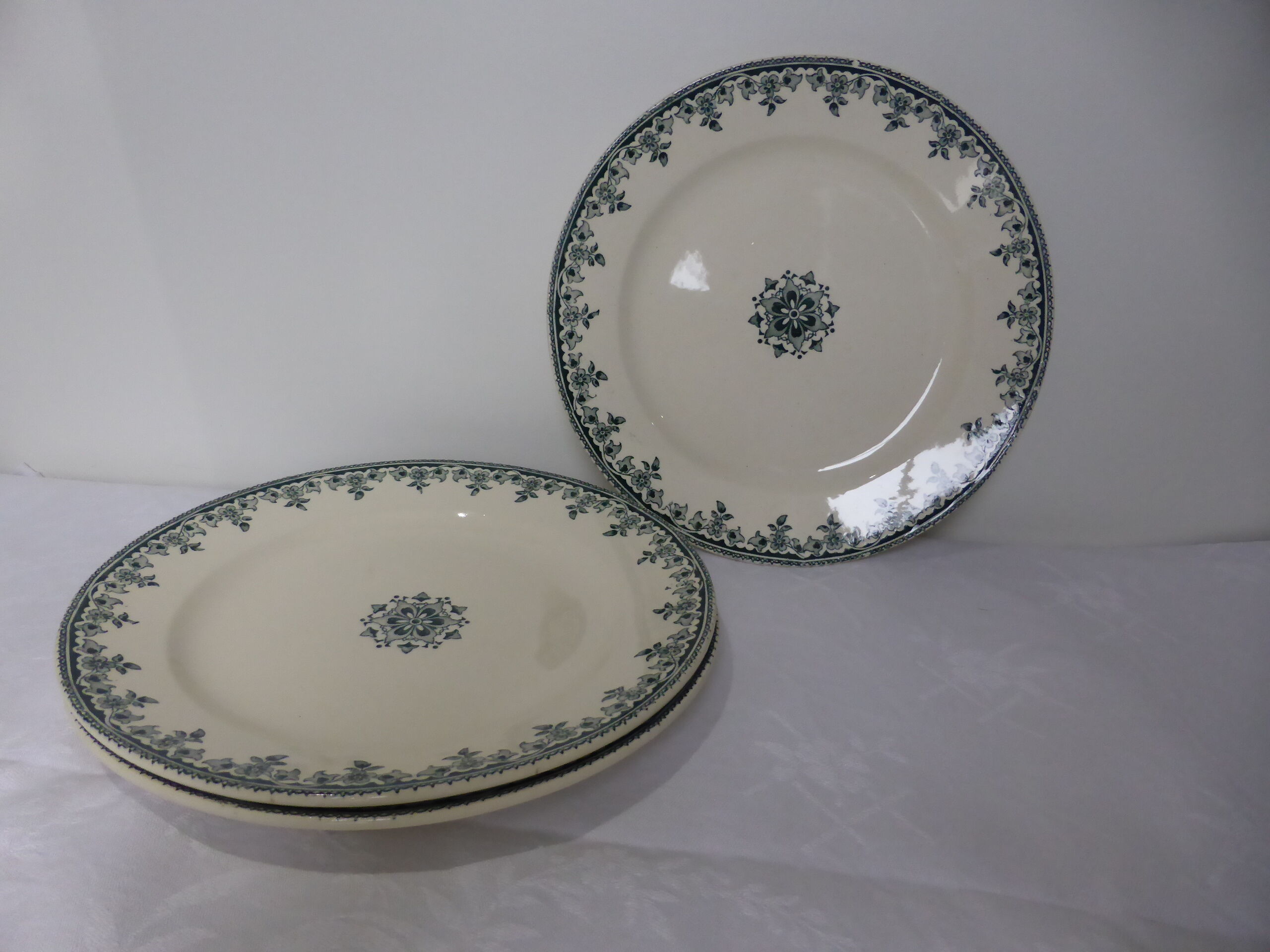 3 vintage flat plates in iron earth from HBC model Gagny