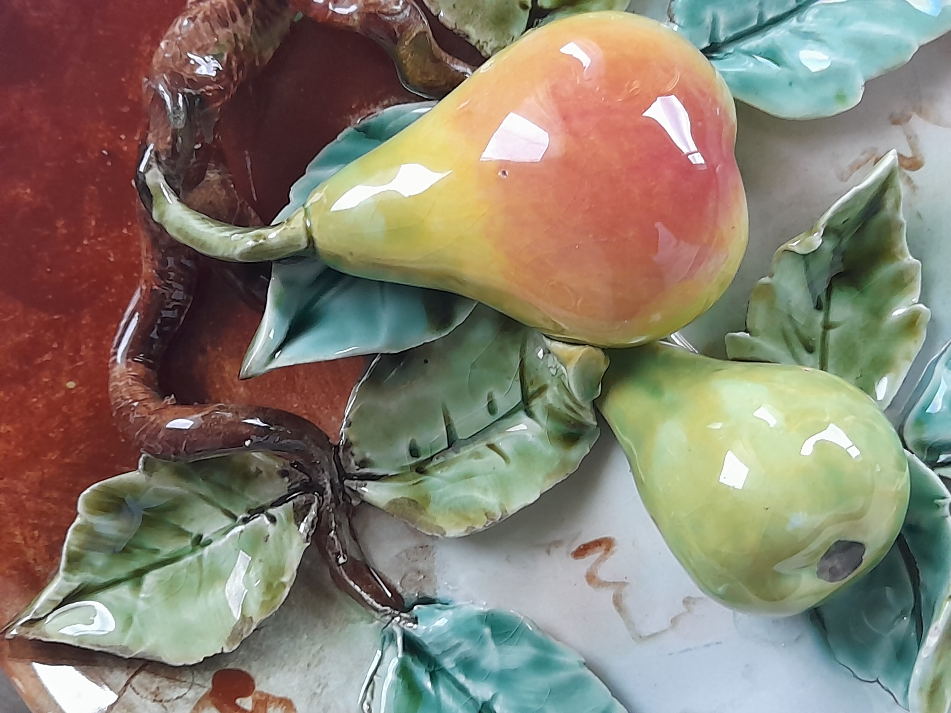 Plate slurry decoration of pears