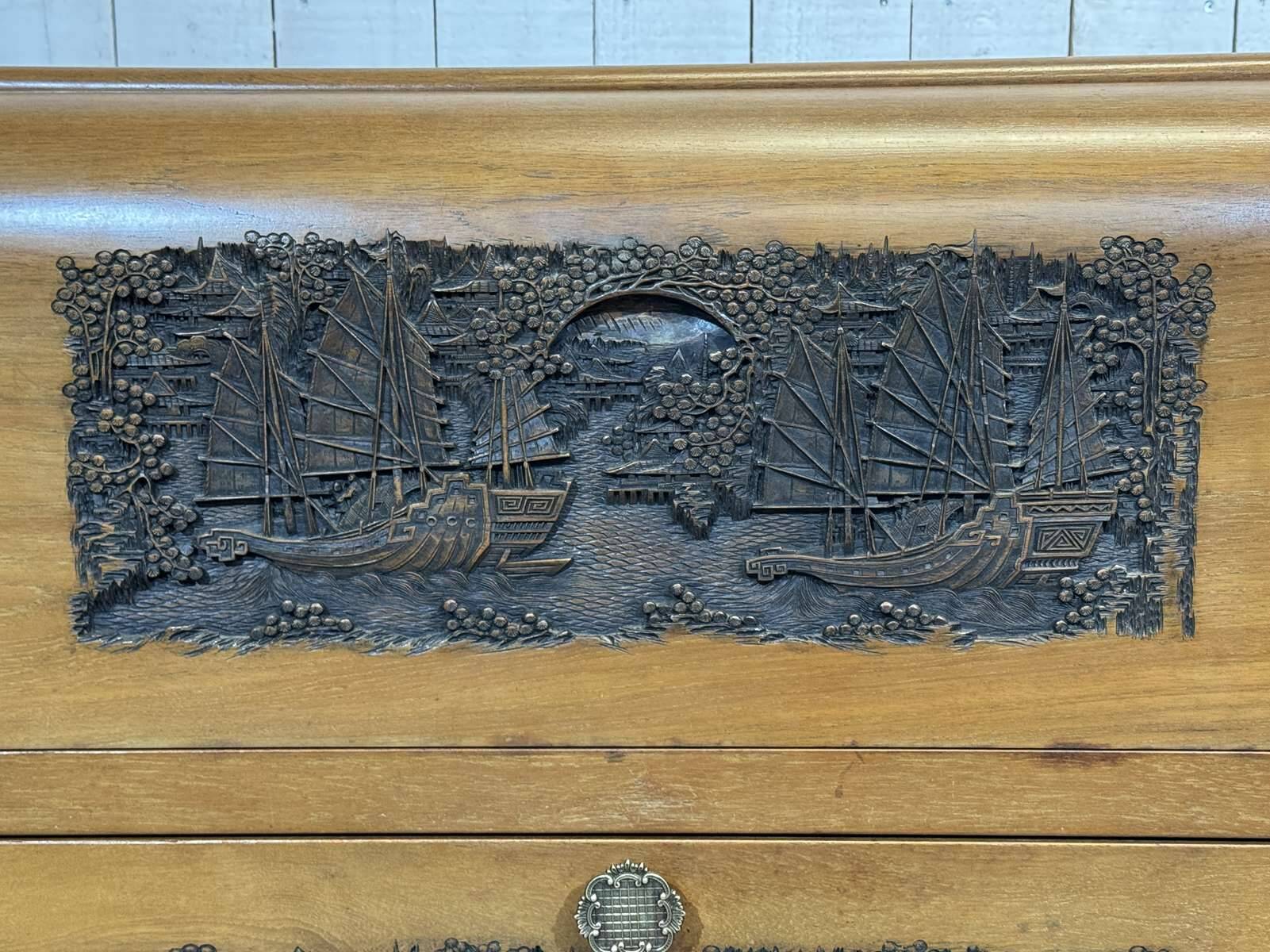 Chinese bar in richly carved teak, work from the 1980s.